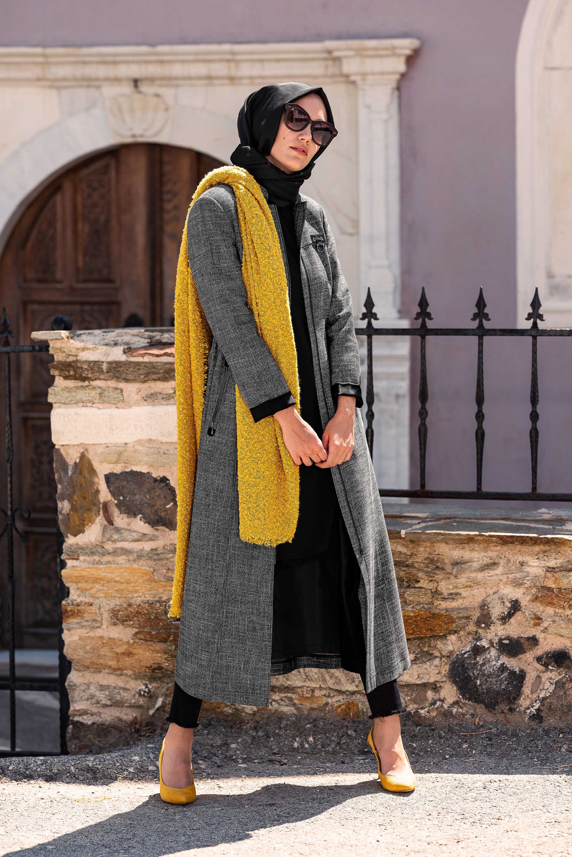 Tesettür giyim SİYAH BELİ BÜZGÜLÜ FERMUARLI TRENÇKOT 1336