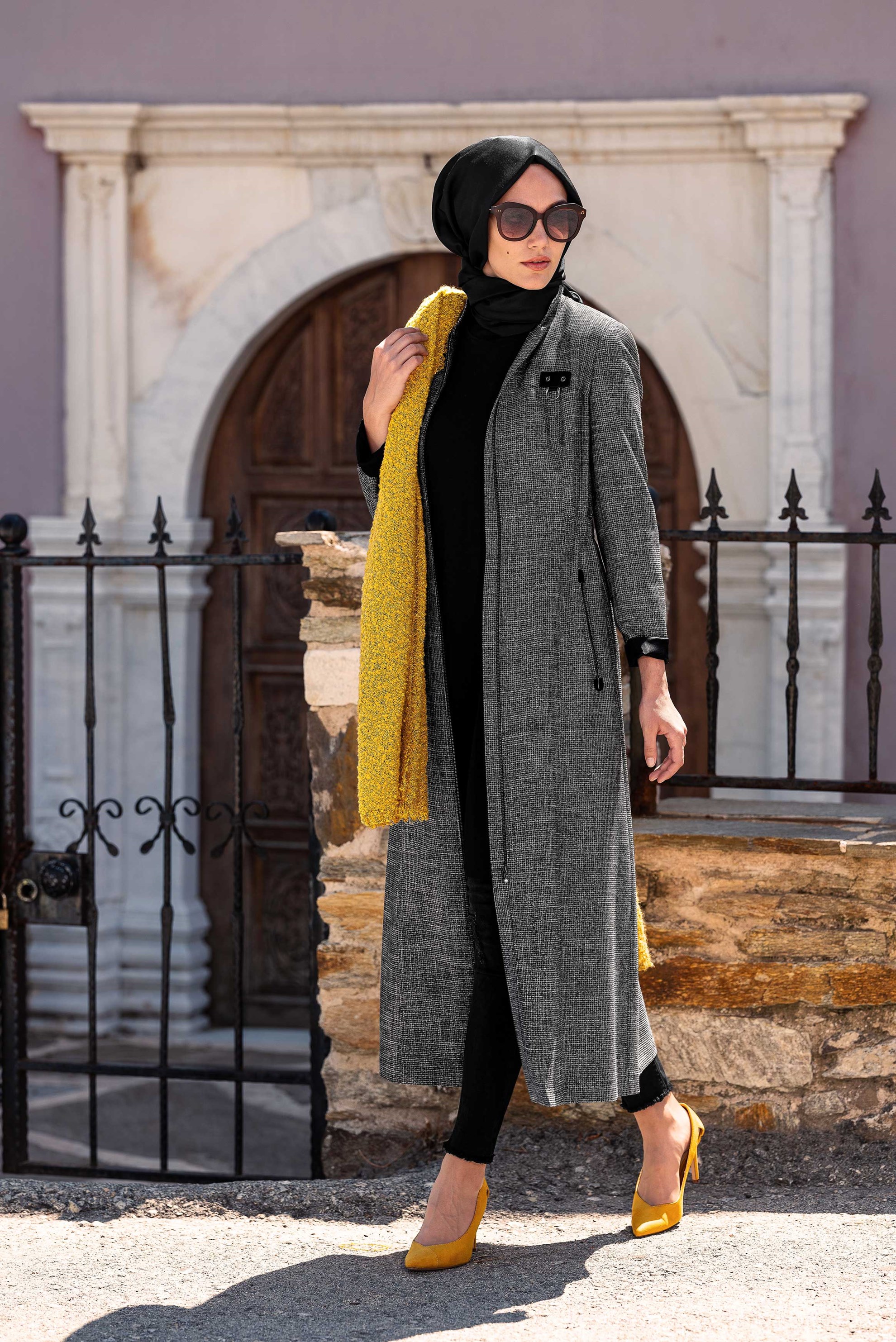 Tesettür giyim SİYAH BELİ BÜZGÜLÜ FERMUARLI TRENÇKOT 1336