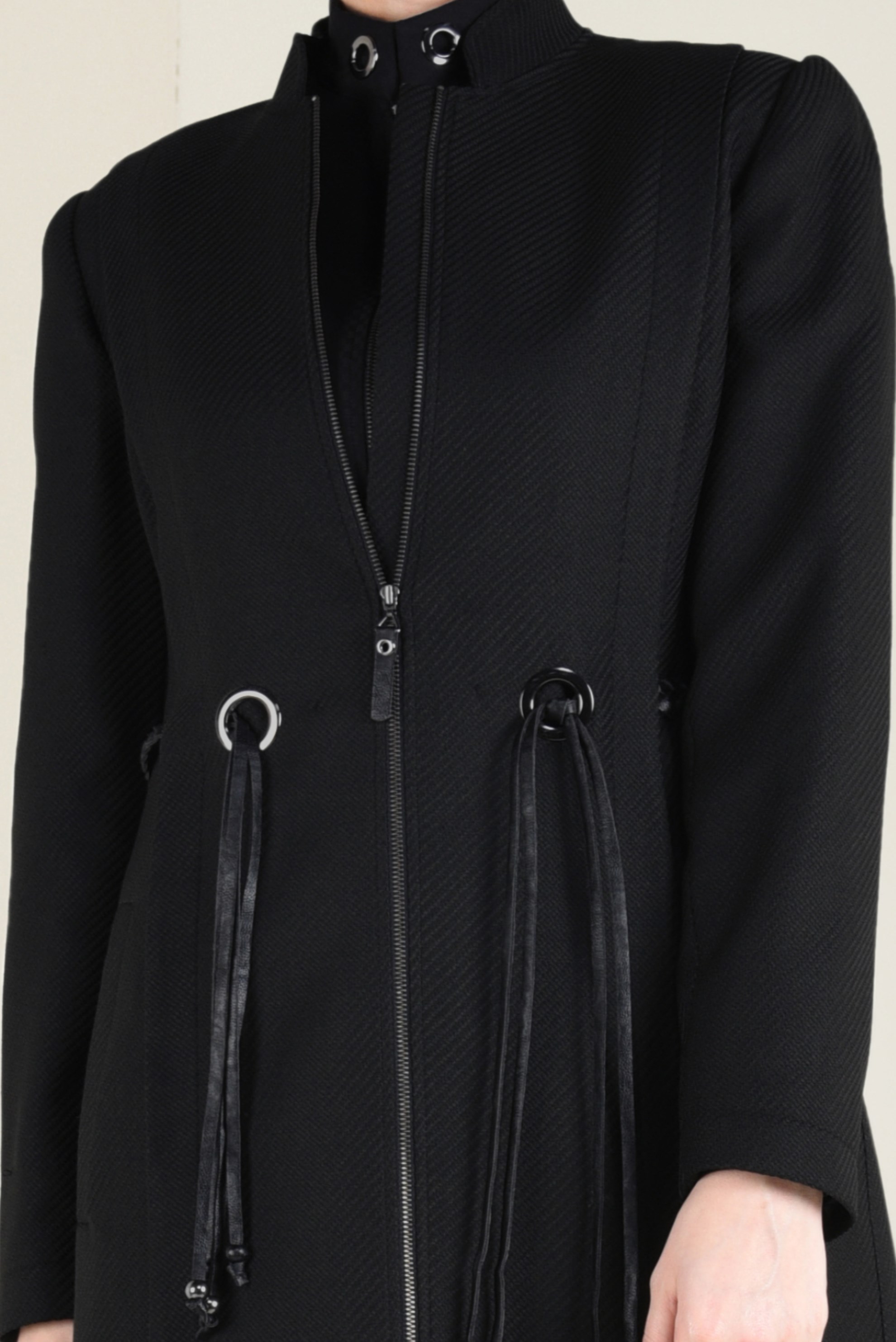 Tesettür giyim SİYAH DERİ KEMERLİ FERMUARLI TRENÇKOT 1339