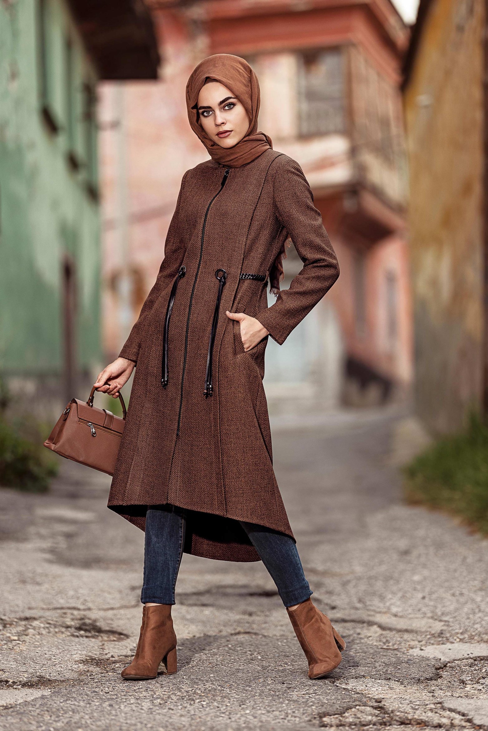 Tesettür giyim TABA DERİ KEMERLİ FERMUARLI TRENÇKOT 1339