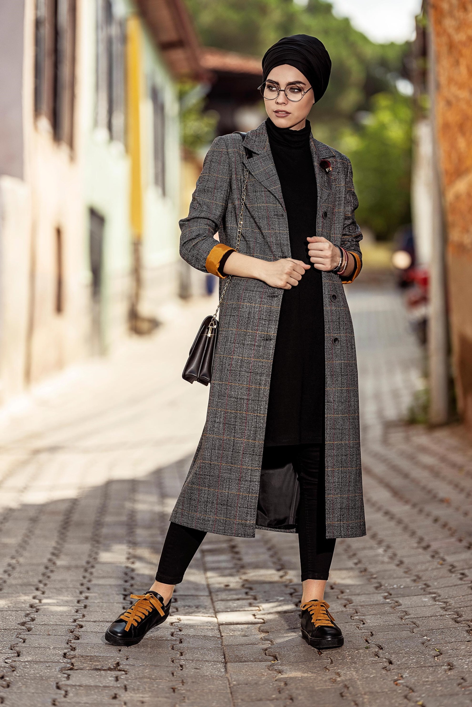 Tesettür giyim SİYAH EKOSE DESENLİ TRENÇKOT 1346