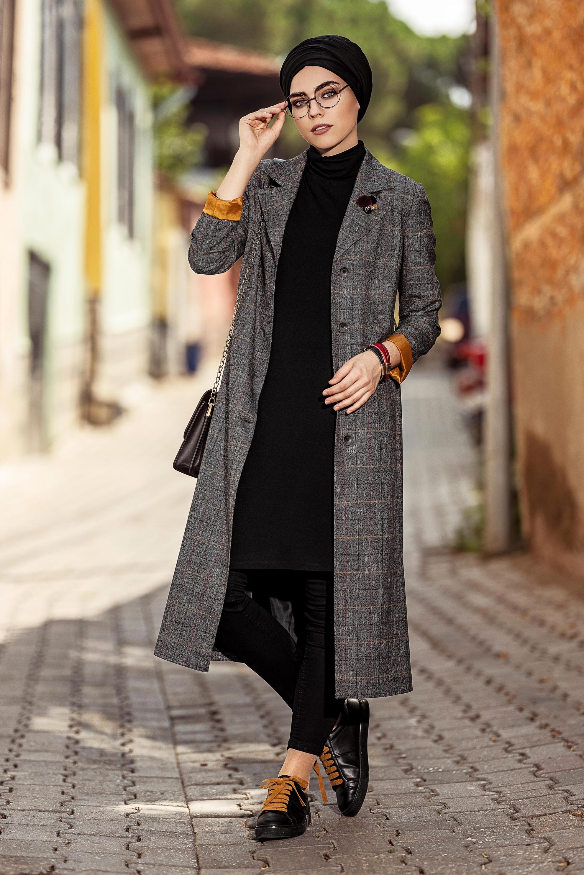 Tesettür giyim SİYAH EKOSE DESENLİ TRENÇKOT 1346