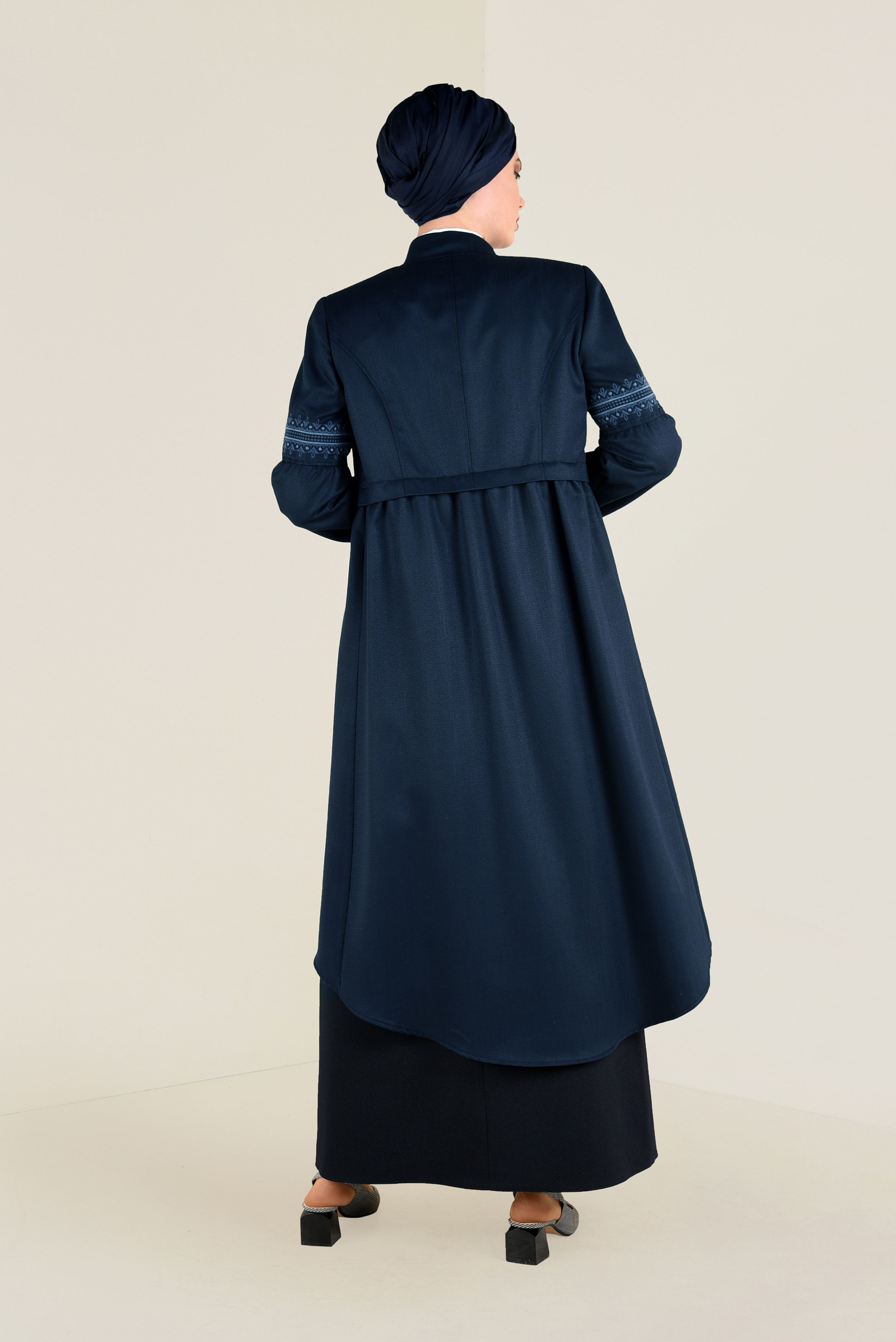Tesettür giyim LACİVERT İŞLEME DETAYLI DÜĞMELİ TRENÇKOT 1350