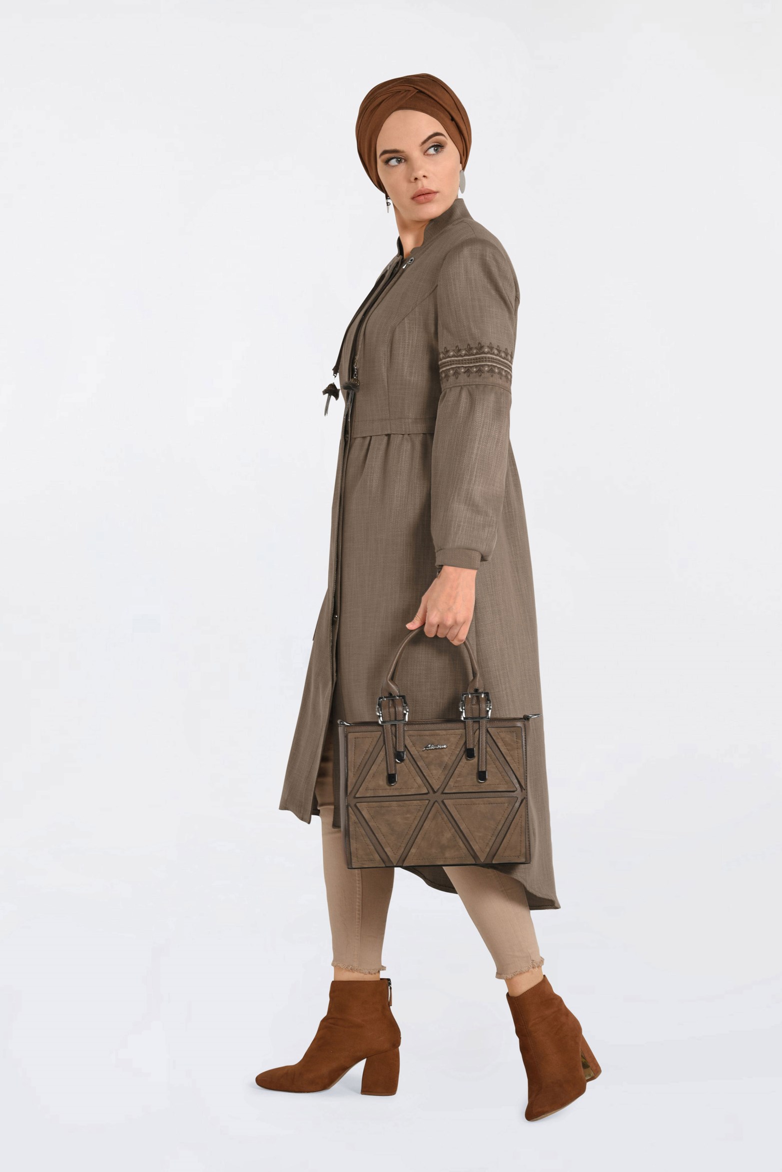 Tesettür giyim VİZON İŞLEME DETAYLI DÜĞMELİ TRENÇKOT 1350