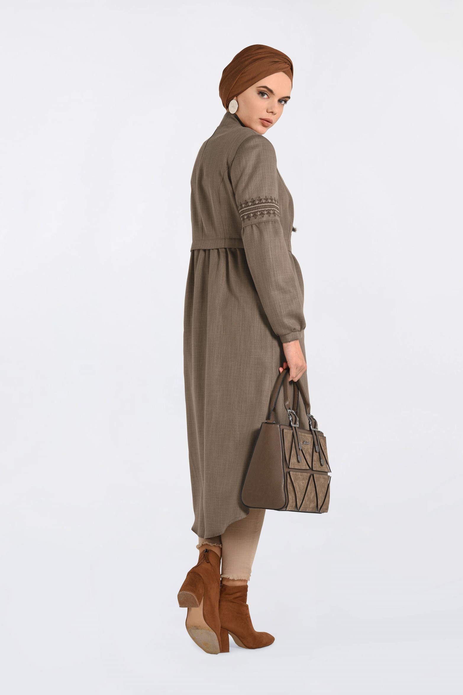 Tesettür giyim VİZON İŞLEME DETAYLI DÜĞMELİ TRENÇKOT 1350