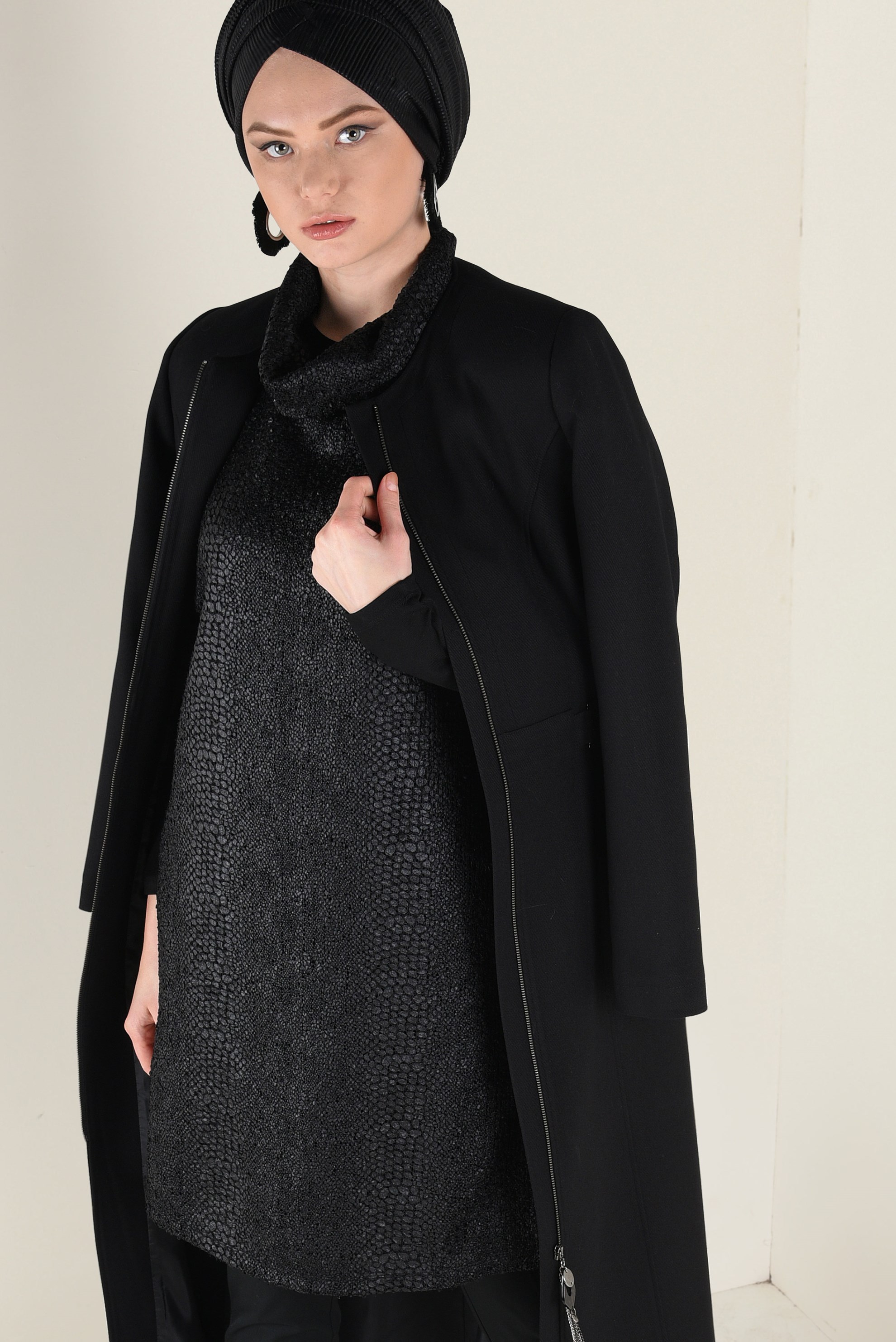 Tesettür giyim SİYAH CEPLİ FERMUARLI TRENÇKOT 1359