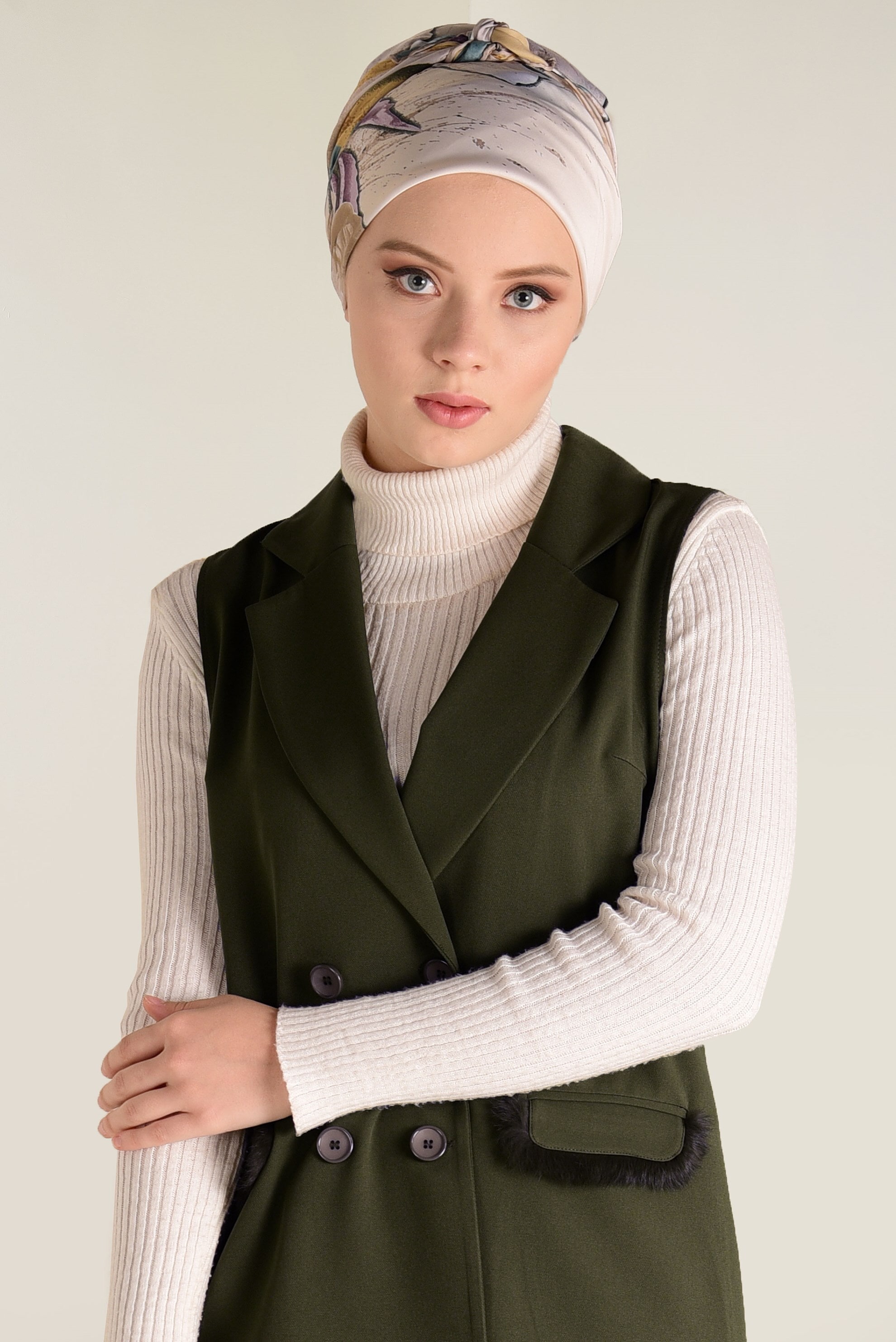 Tesettür giyim HAKİ CEPLERİ TÜY DETAYLI DÜĞMELİ YELEK 4579 