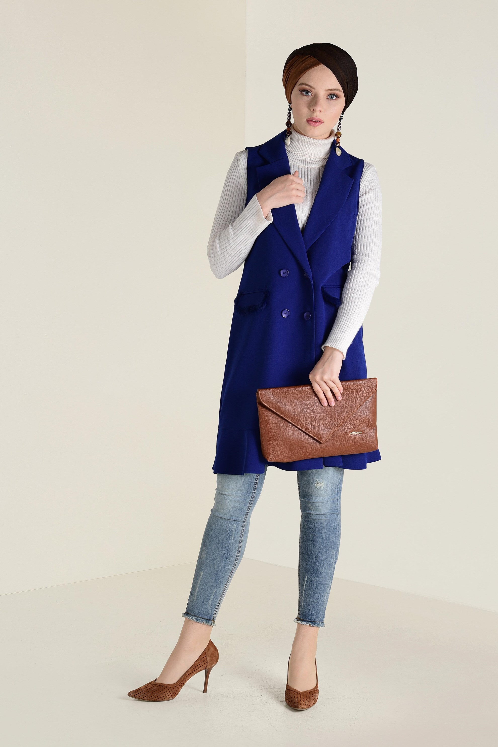 Tesettür giyim LACİVERT CEPLERİ TÜY DETAYLI DÜĞMELİ YELEK 4579 