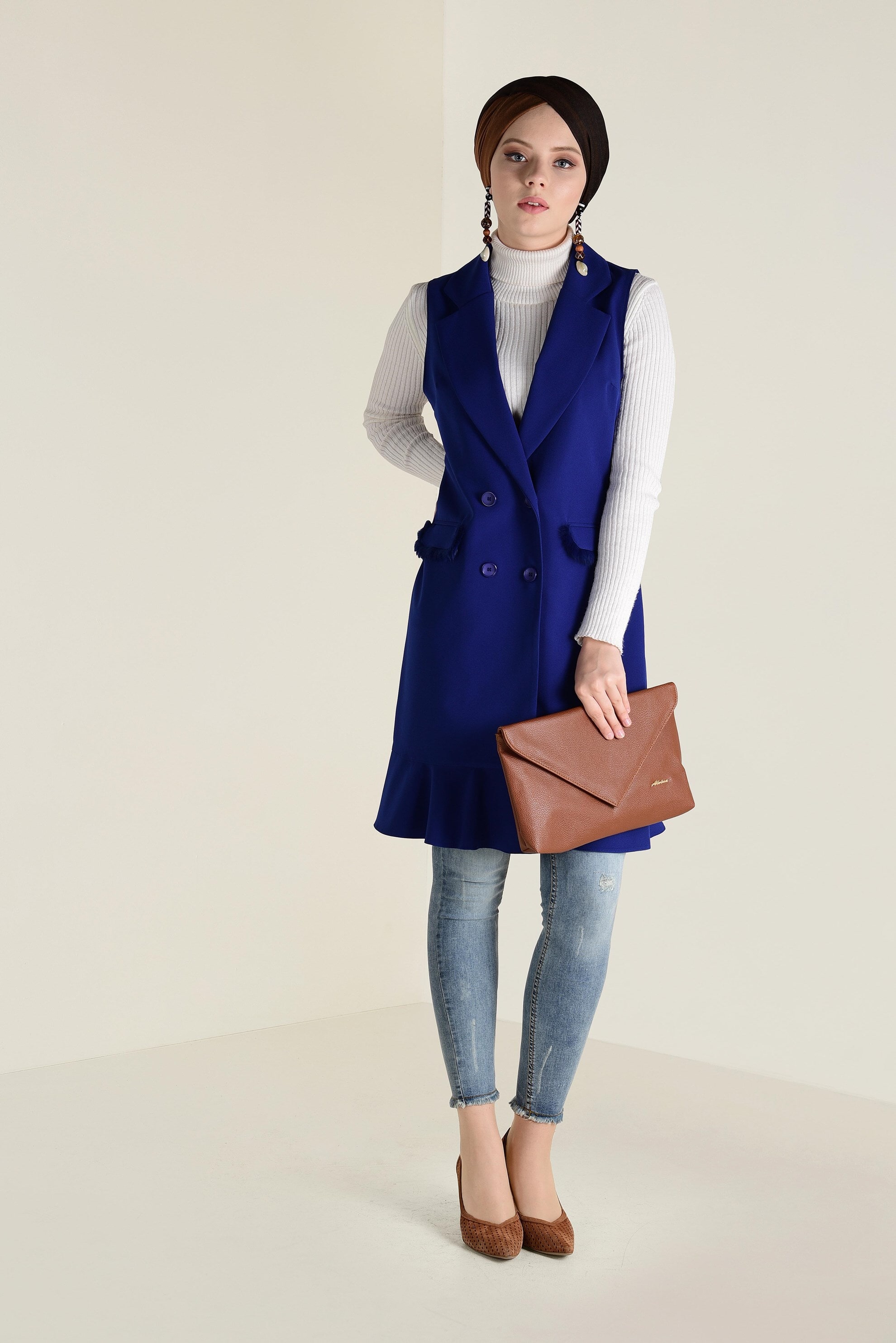 Tesettür giyim LACİVERT CEPLERİ TÜY DETAYLI DÜĞMELİ YELEK 4579 