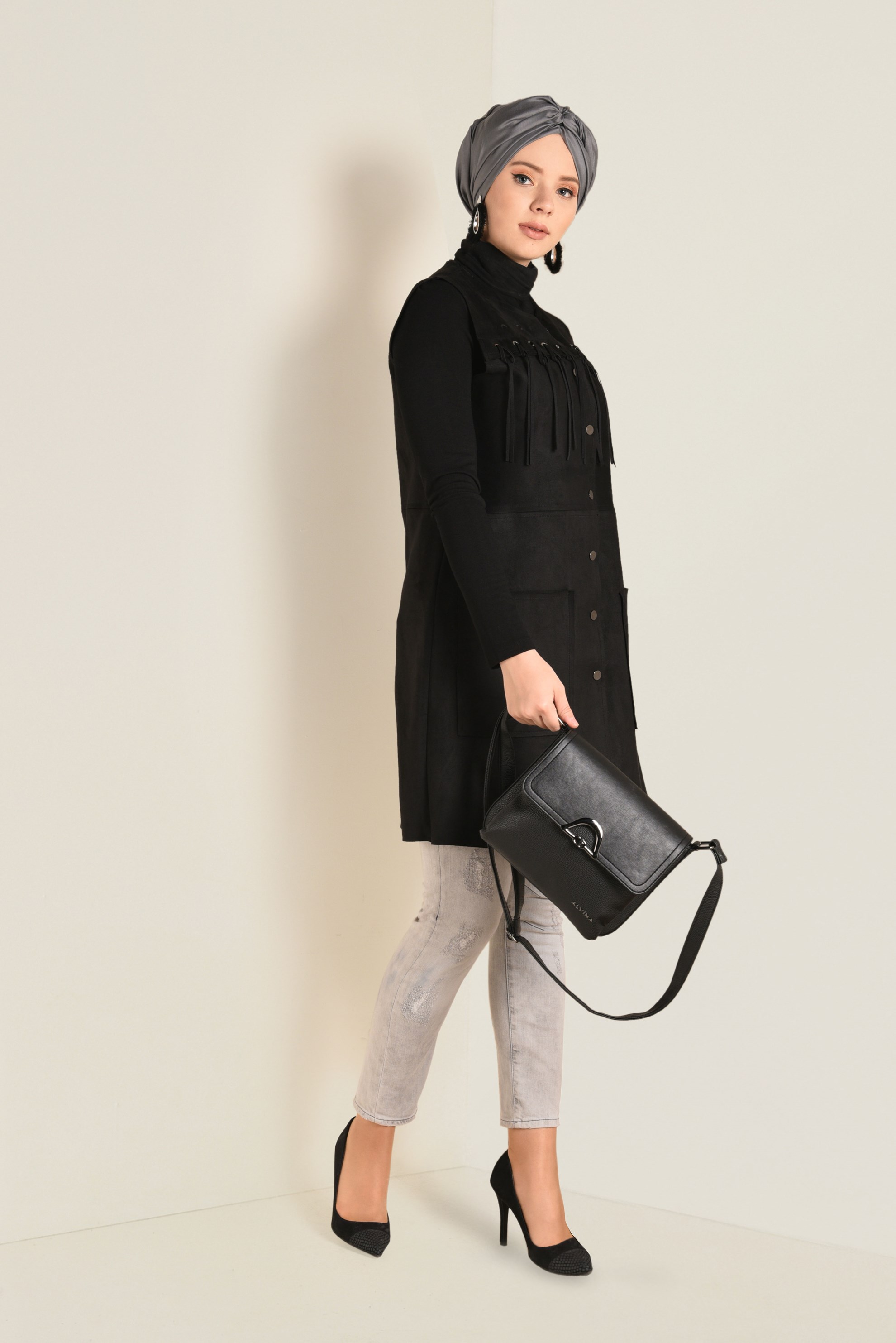 Tesettür giyim SİYAH PÜSKÜLLÜ SÜET YELEK 4580