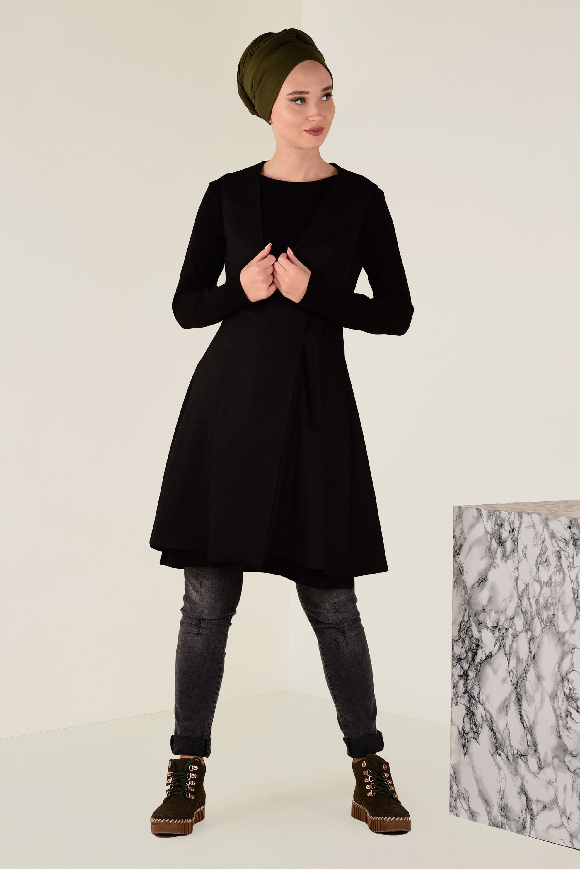 Tesettür giyim SİYAH KEMER DETAYLI YELEK 4660