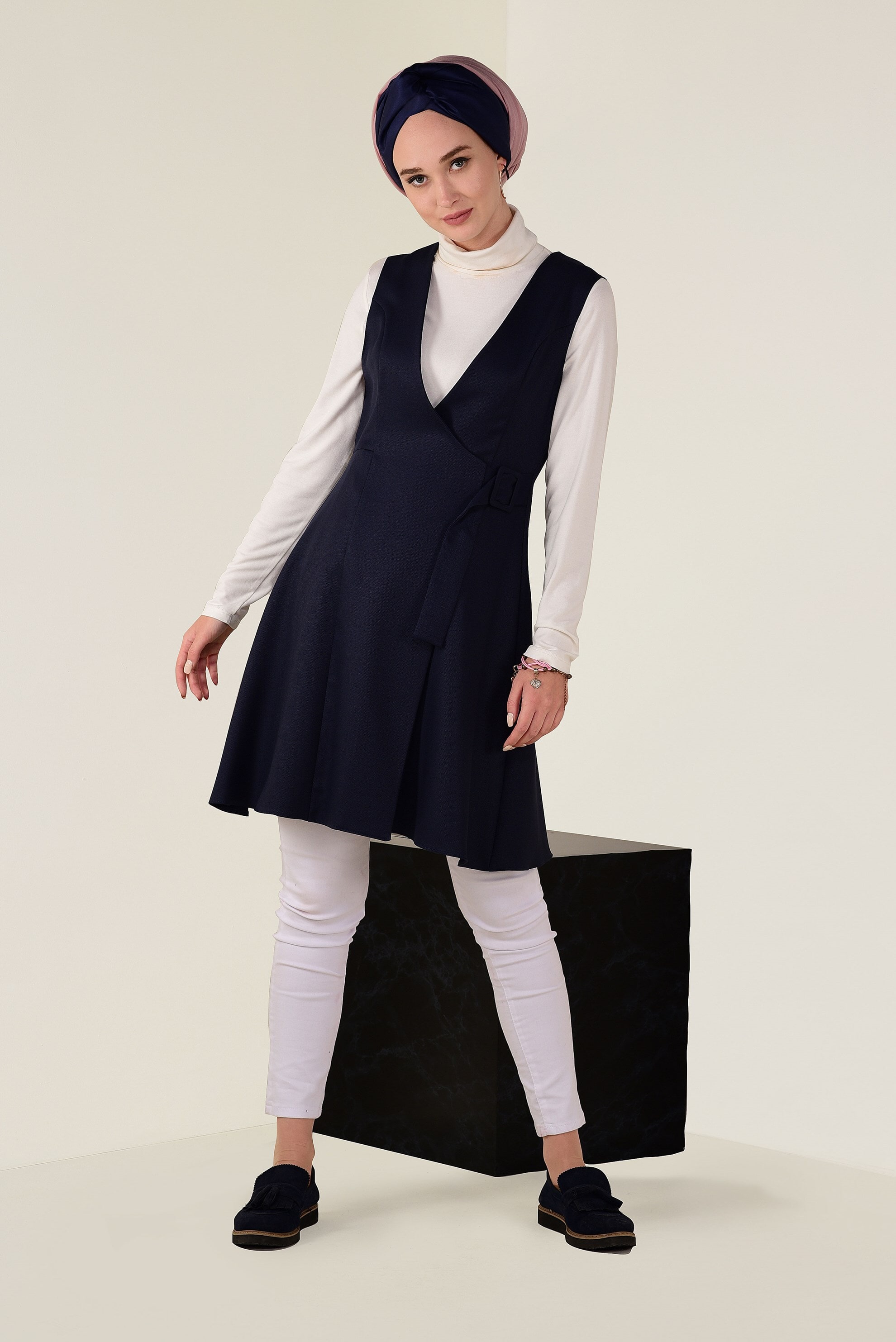 Tesettür giyim LACİVERT KEMER DETAYLI YELEK 4660