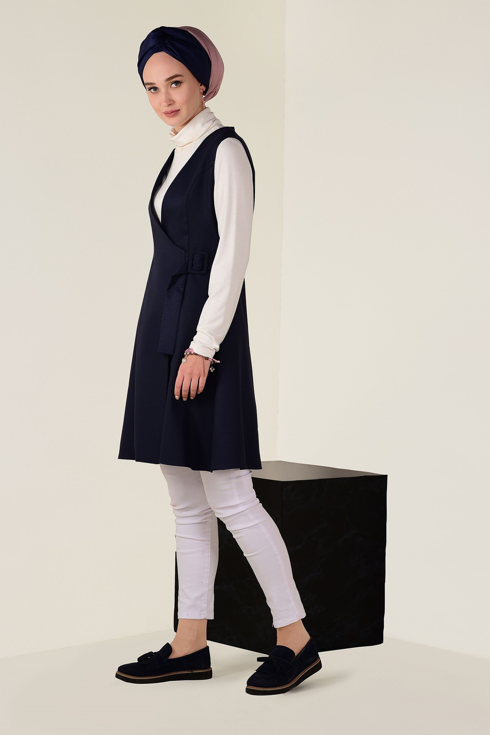 Tesettür giyim LACİVERT KEMER DETAYLI YELEK 4660