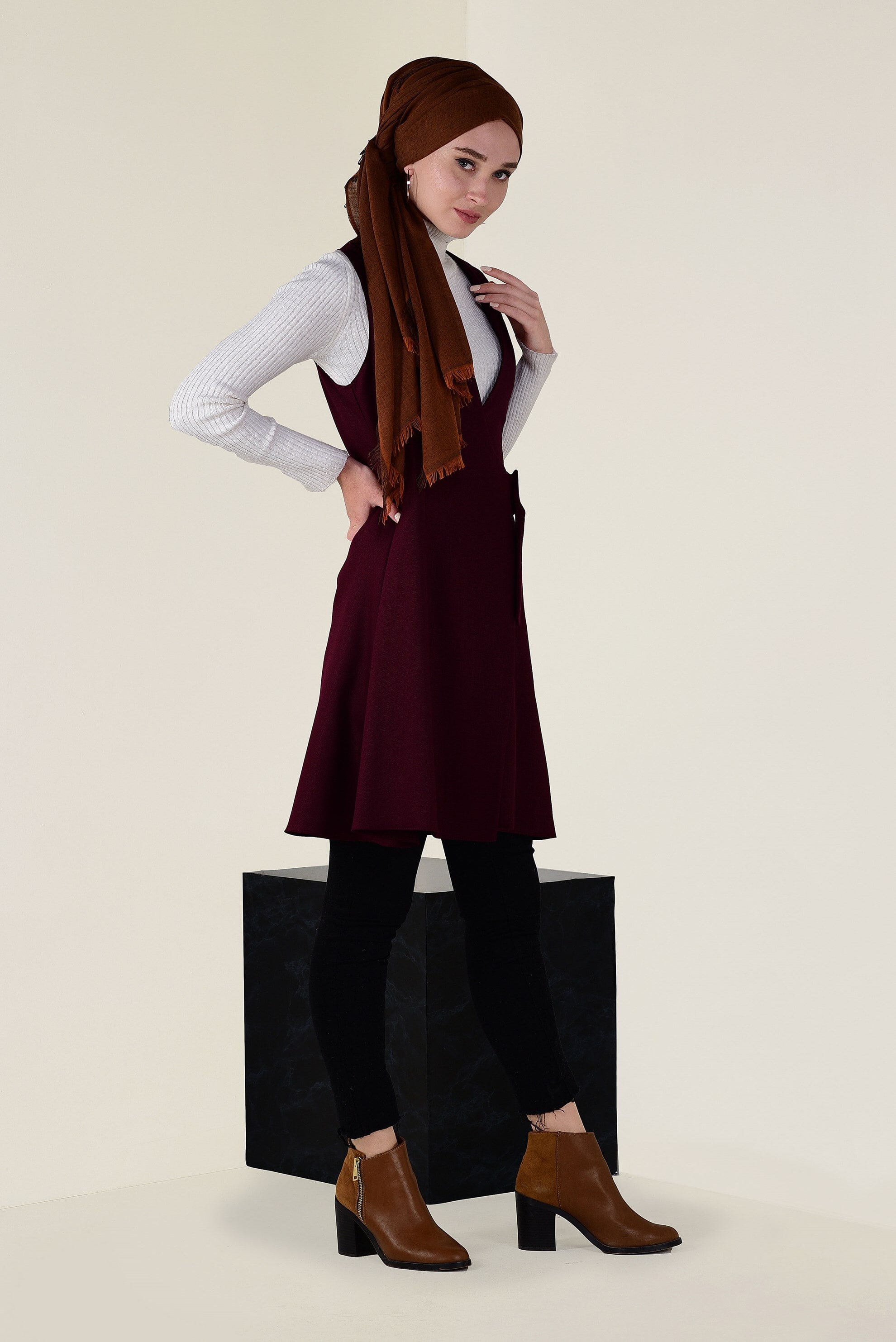 Tesettür giyim MÜRDÜM KEMER DETAYLI YELEK 4660