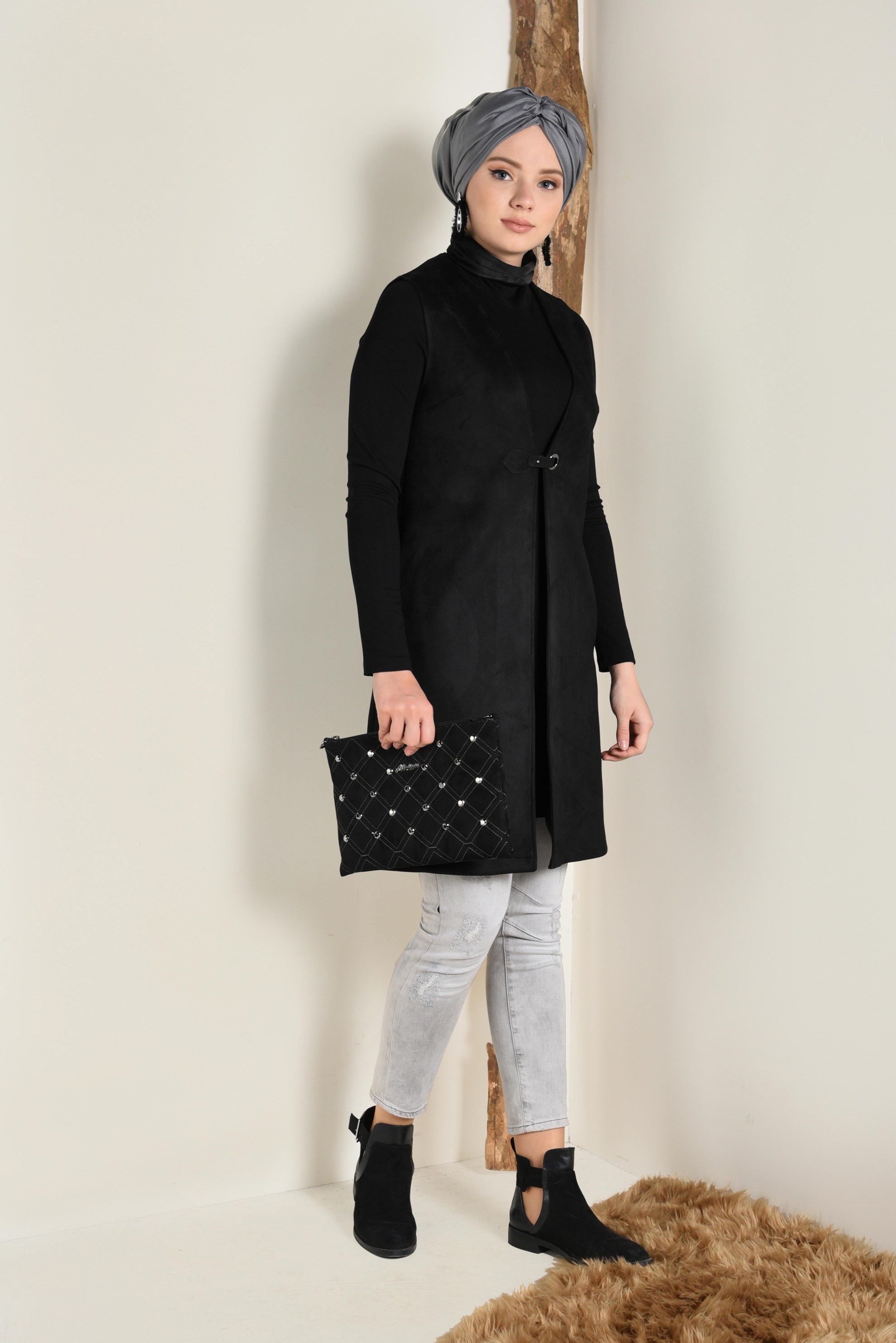 Tesettür giyim SİYAH KUŞGÖZÜ DETAYLI SÜET YELEK 4692