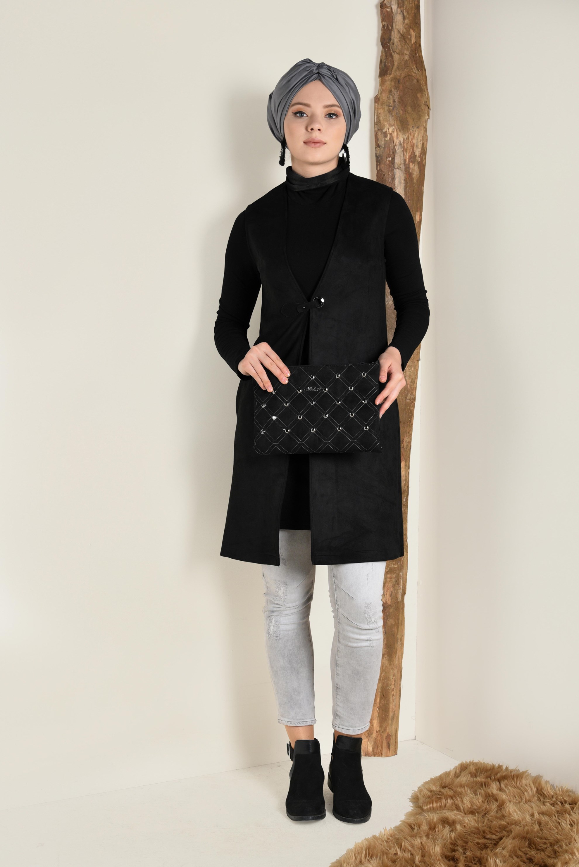 Tesettür giyim SİYAH KUŞGÖZÜ DETAYLI SÜET YELEK 4692