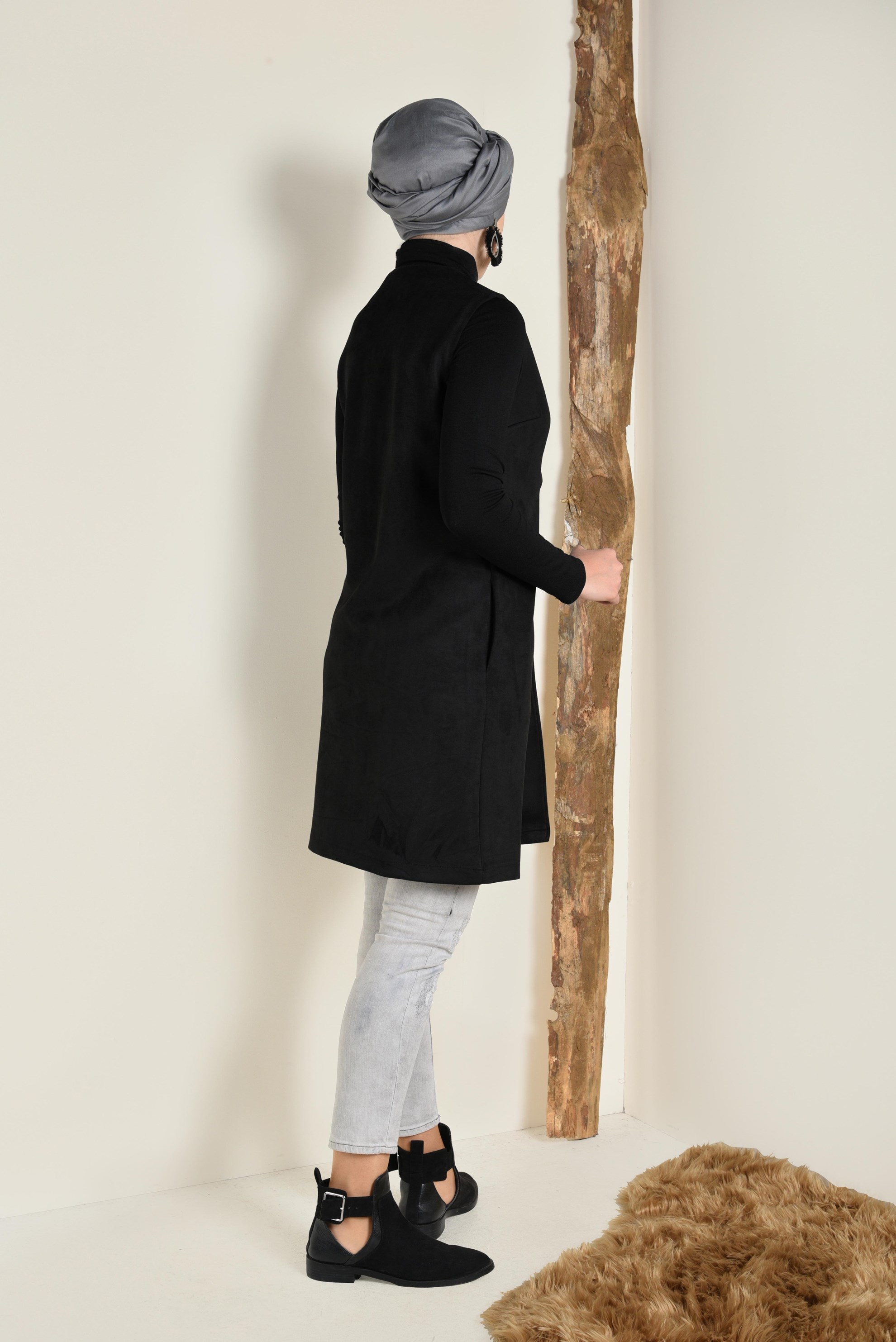 Tesettür giyim SİYAH KUŞGÖZÜ DETAYLI SÜET YELEK 4692