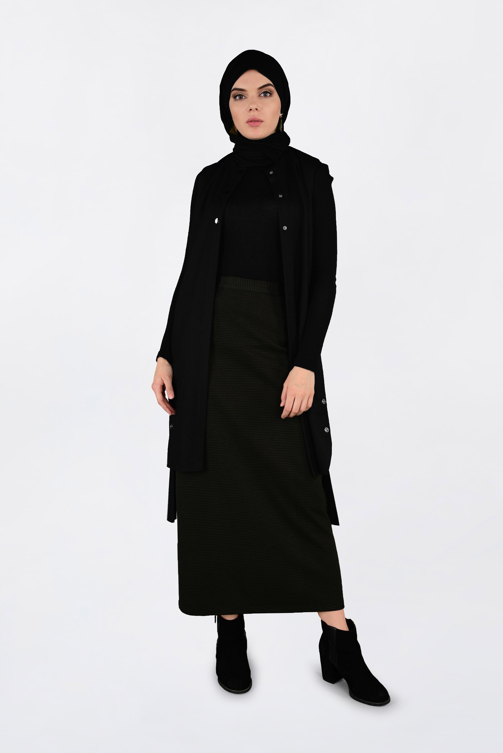 Tesettür giyim SİYAH ÇITÇITLI KUŞ GÖZÜ DETAYLI YELEK 4740