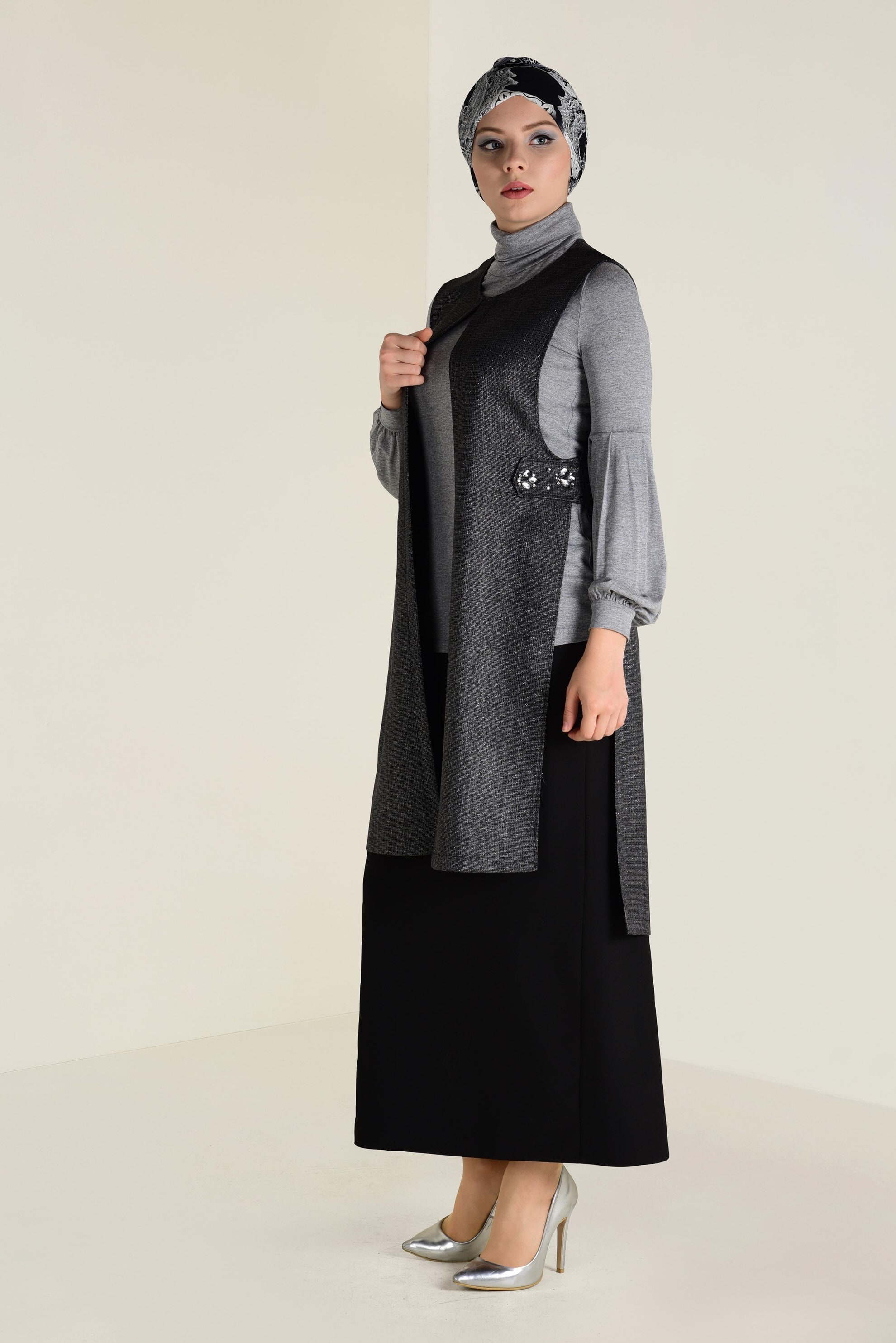 Tesettür giyim GRİ BONCUK İŞLEMELİ YELEK 4742