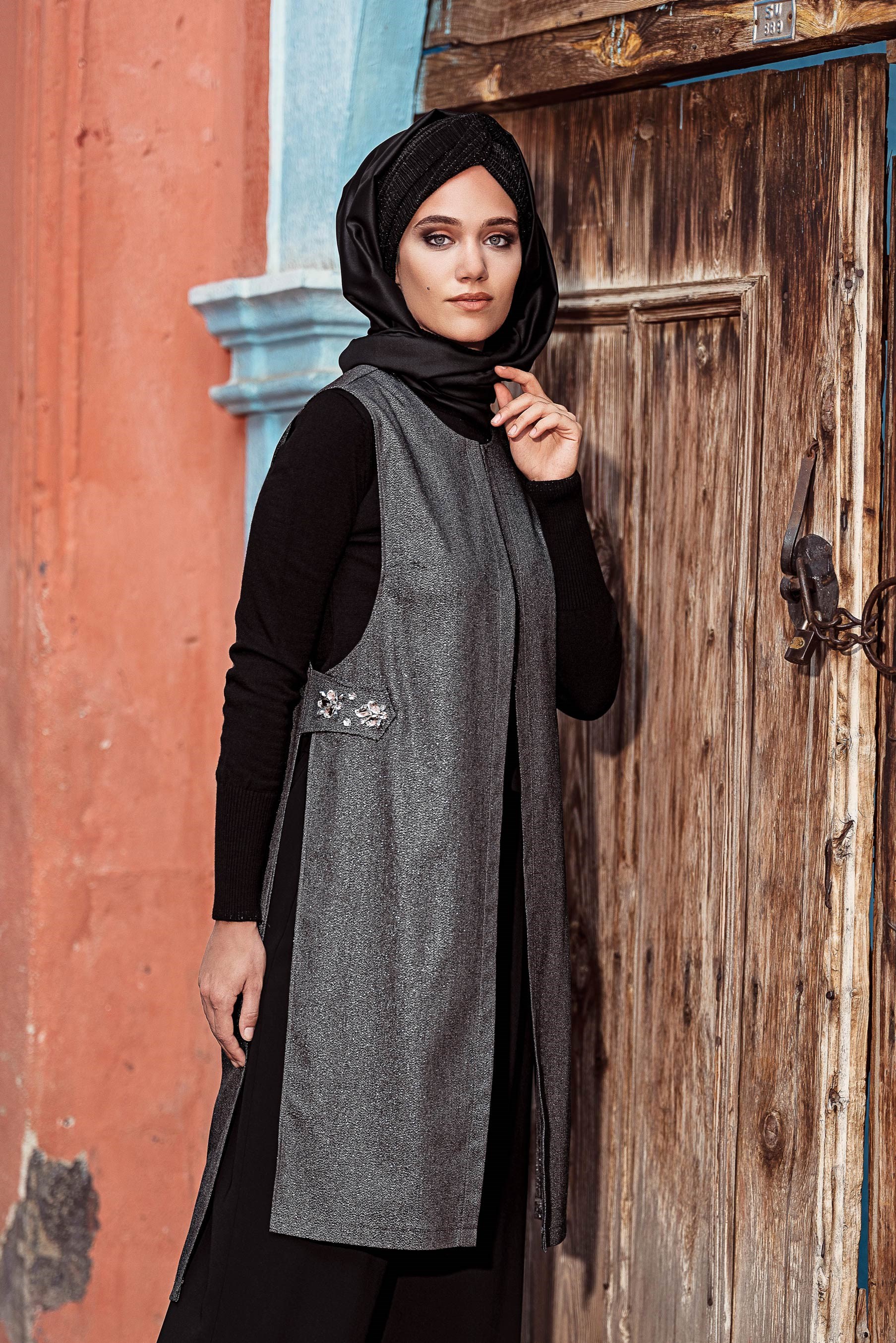 Tesettür giyim SİYAH BONCUK İŞLEMELİ YELEK 4742