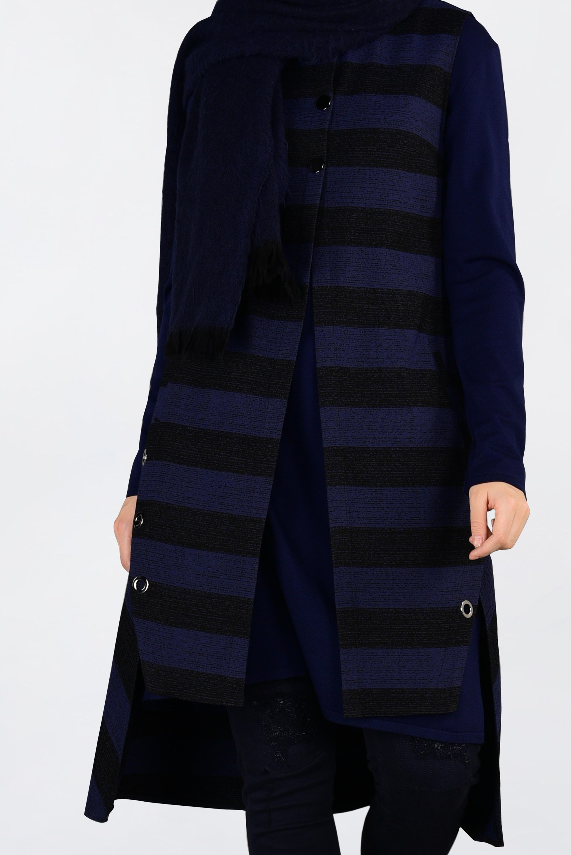 Tesettür giyim LACİVERT KUŞGÖZÜ DETAYLI YATAY ŞERİTLİ YELEK 4749