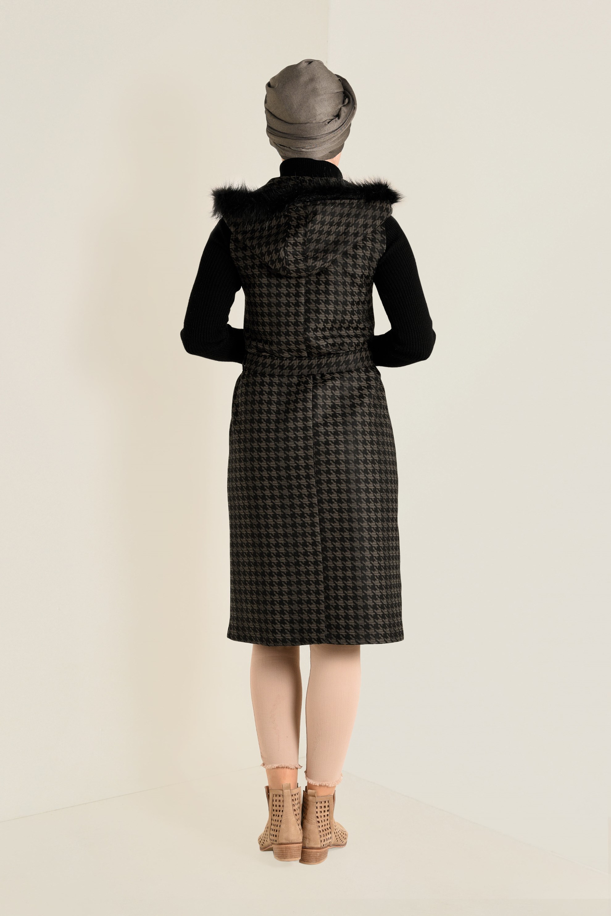 Tesettür giyim KAHVE KAZAYAĞI DESENLİ KAPÜŞONU SUNİ KÜRK DETAYLI YELEK 4750