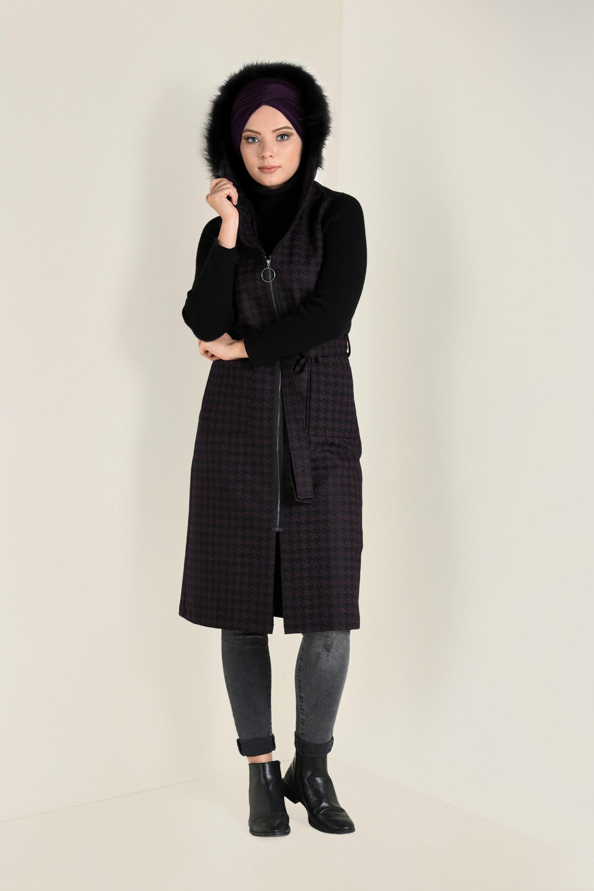 Tesettür giyim MÜRDÜM KAZAYAĞI DESENLİ KAPÜŞONU SUNİ KÜRK DETAYLI YELEK 4750