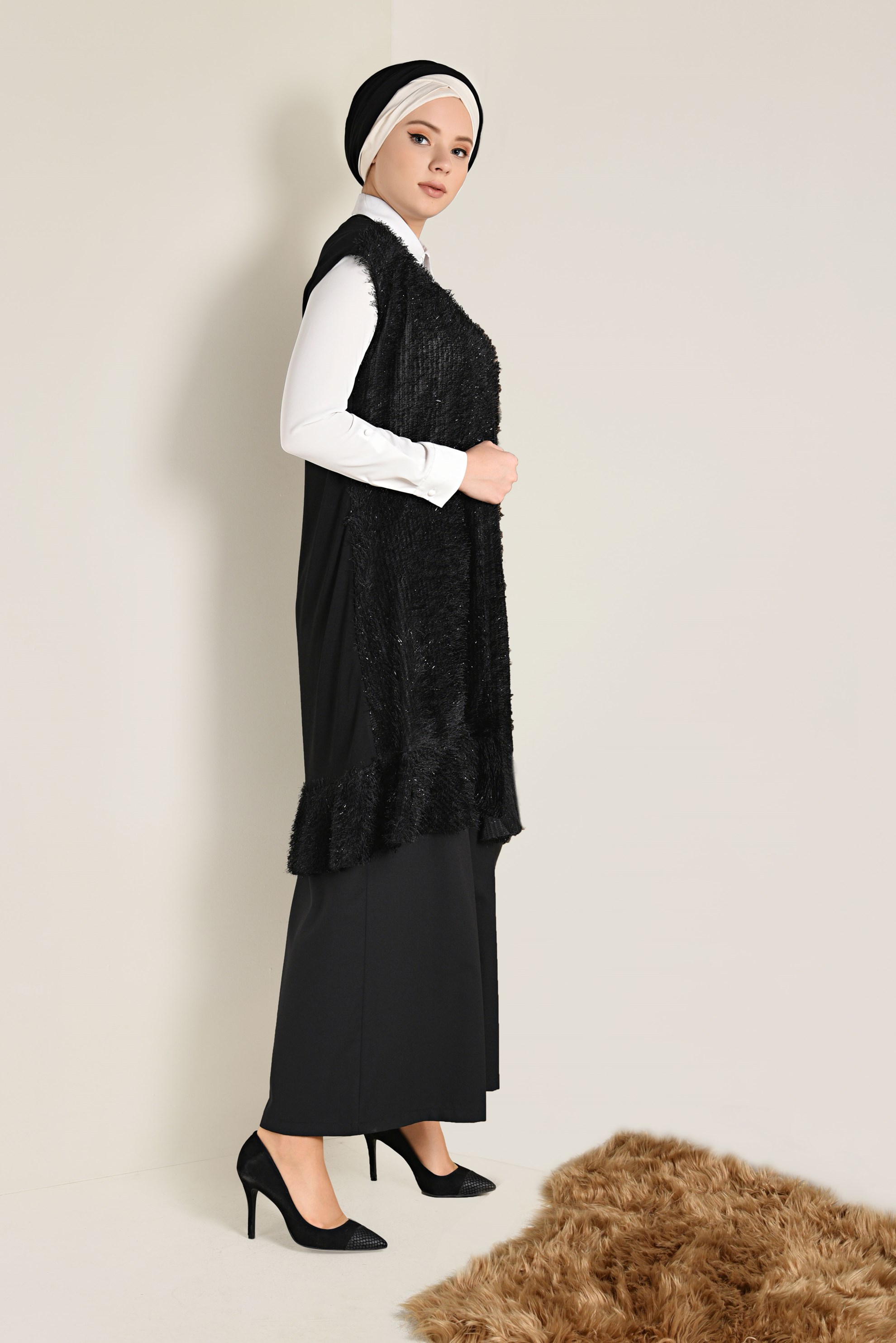 Tesettür giyim SİYAH ETEK UCU VOLANLI SAÇAKLI YELEK 4776