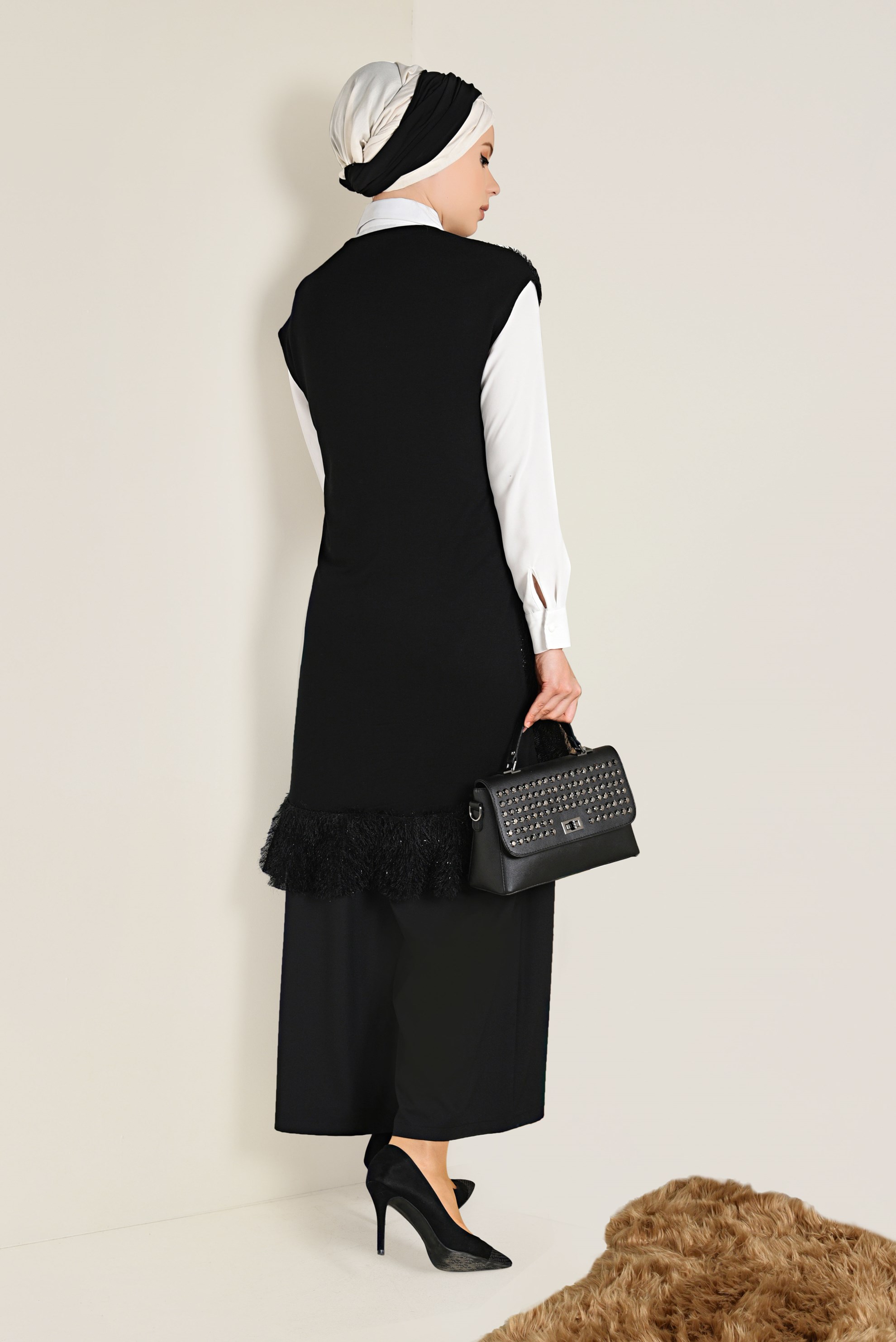 Tesettür giyim SİYAH ETEK UCU VOLANLI SAÇAKLI YELEK 4776