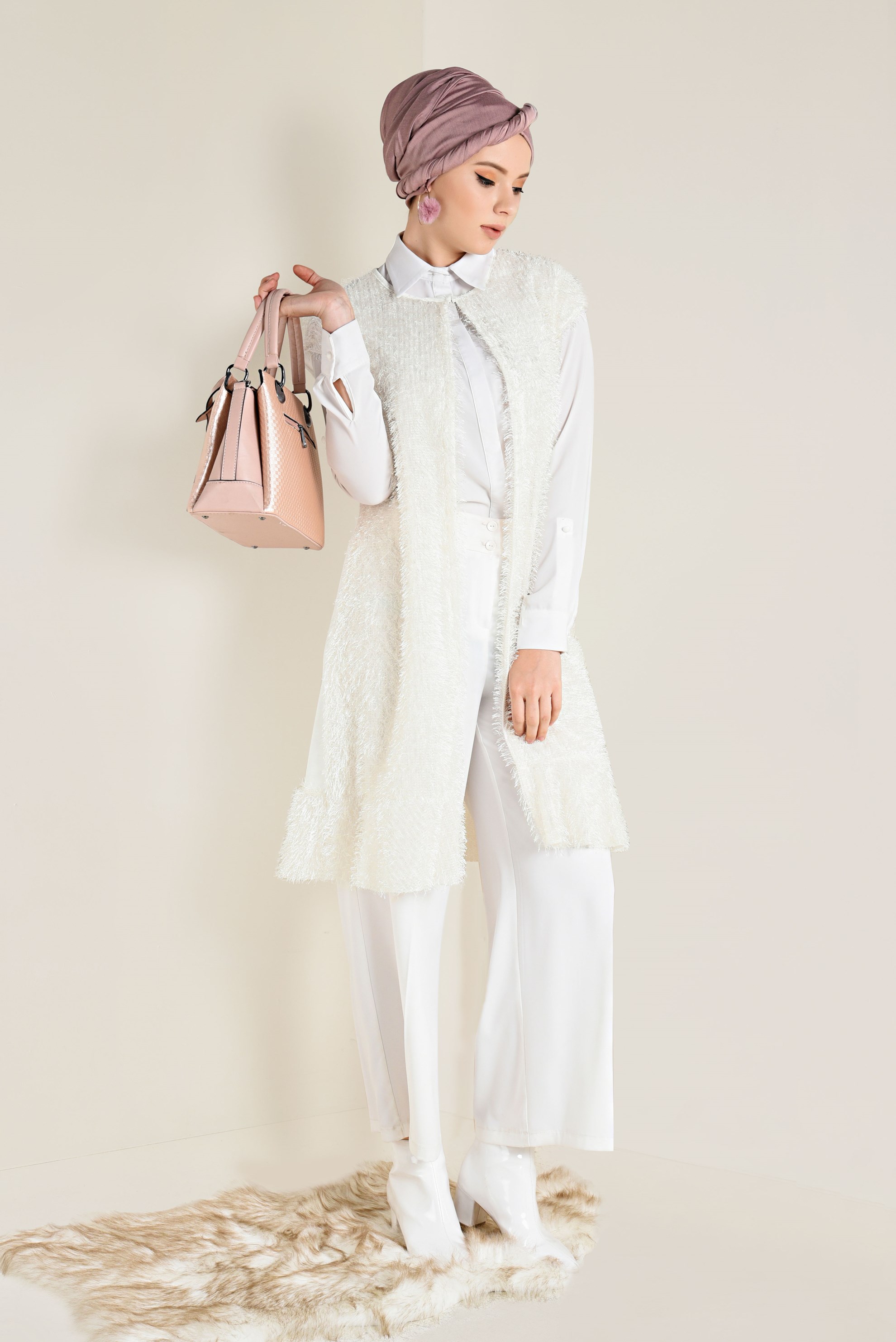 Tesettür giyim BEYAZ ETEK UCU VOLANLI SAÇAKLI YELEK 4776