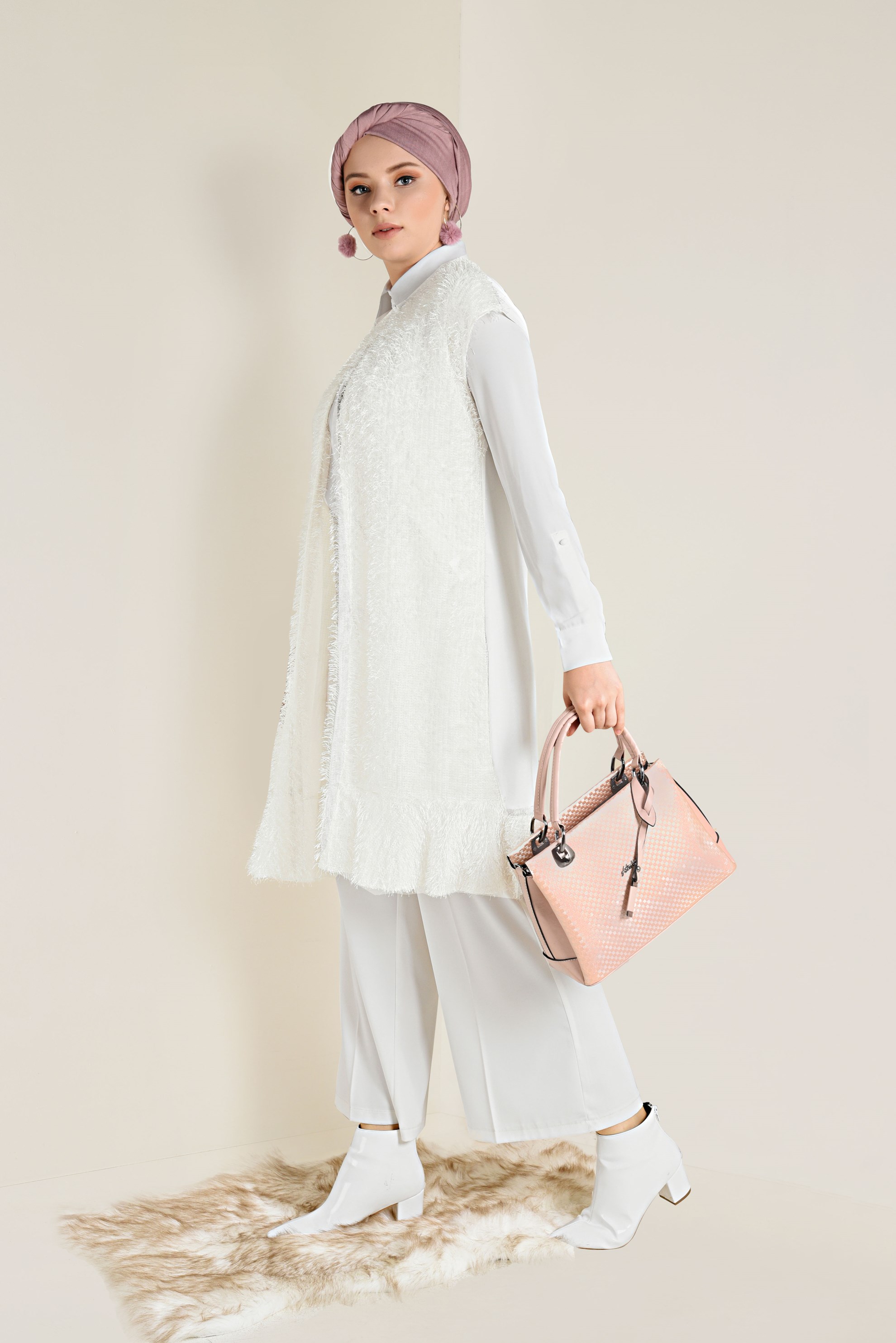 Tesettür giyim BEYAZ ETEK UCU VOLANLI SAÇAKLI YELEK 4776