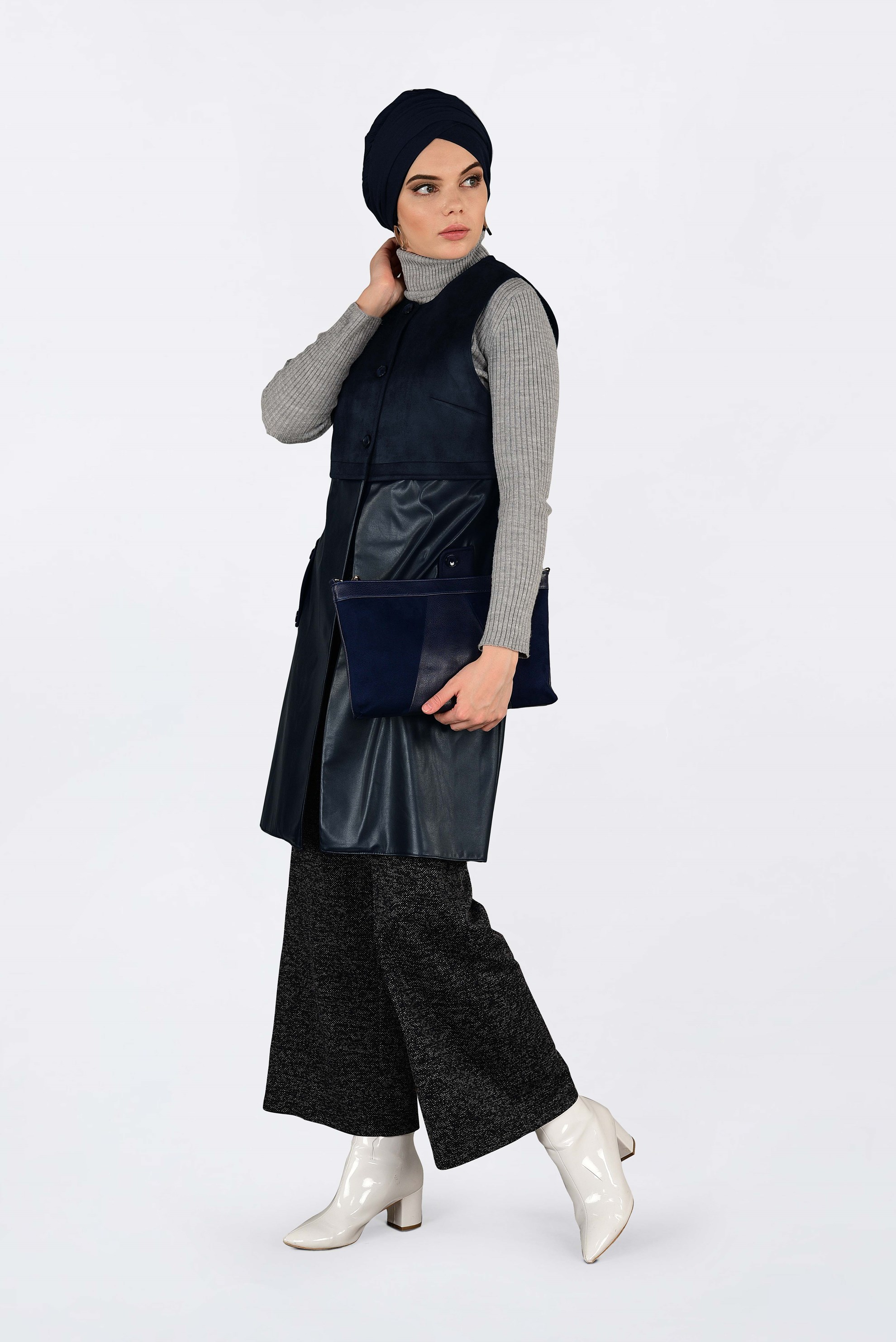 Tesettür giyim LACİVERT DÜĞMELİ DERİ DETAYLI SÜET YELEK 4779