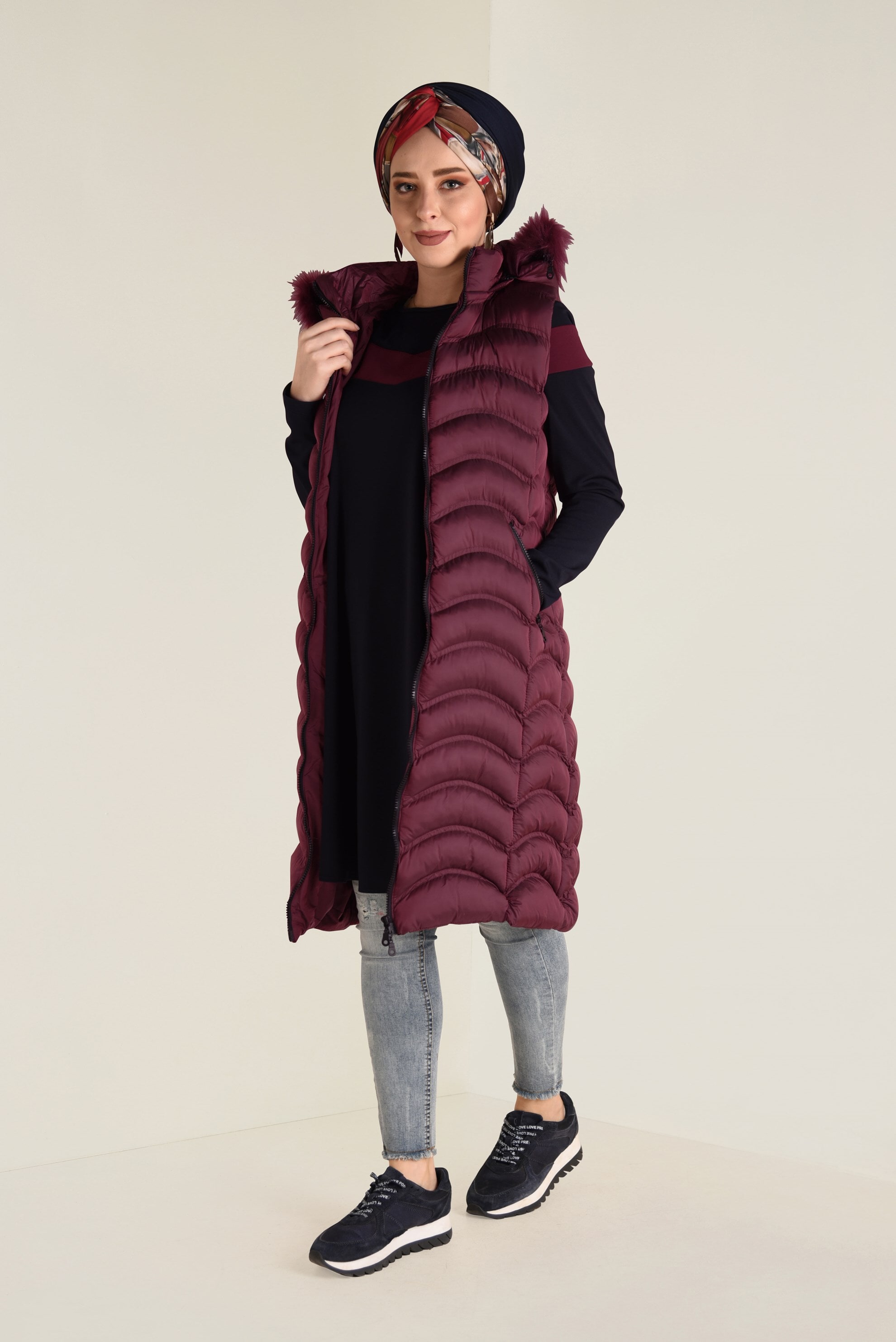 Tesettür giyim BORDO KAPÜŞONLU KAPİTONE YELEK 9830