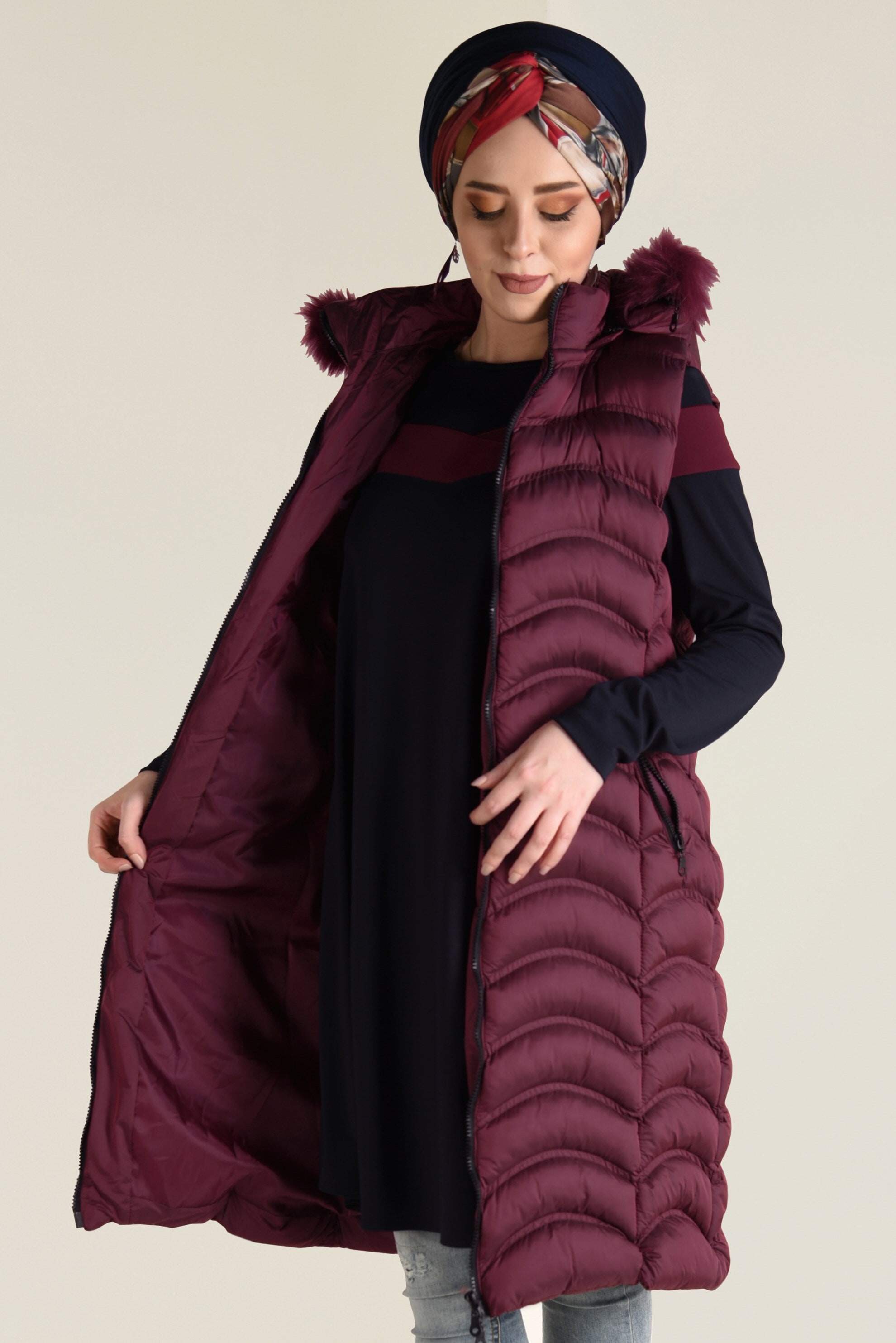 Tesettür giyim BORDO KAPÜŞONLU KAPİTONE YELEK 9830