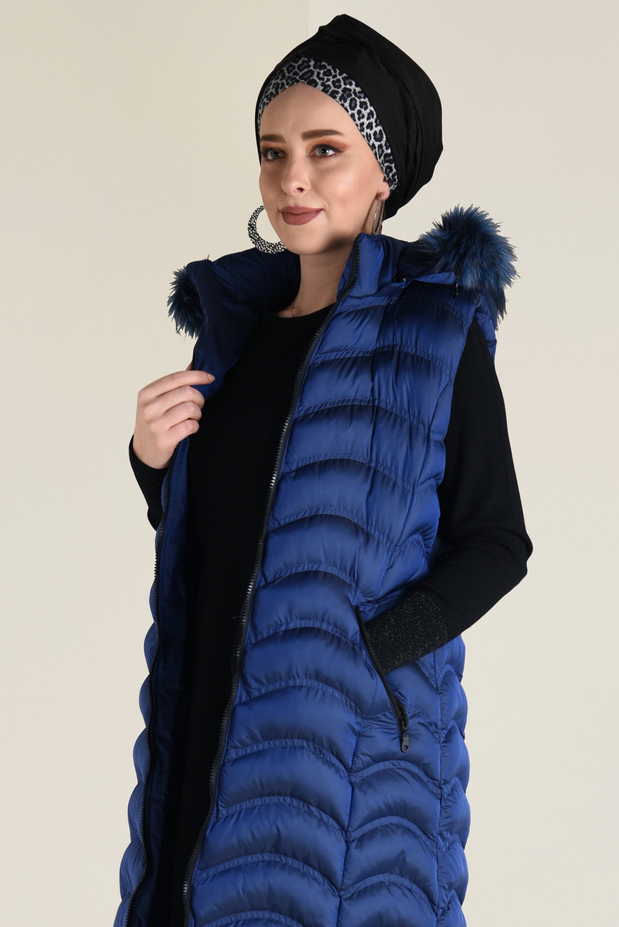 Tesettür giyim LACİVERT KAPÜŞONLU KAPİTONE YELEK 9830