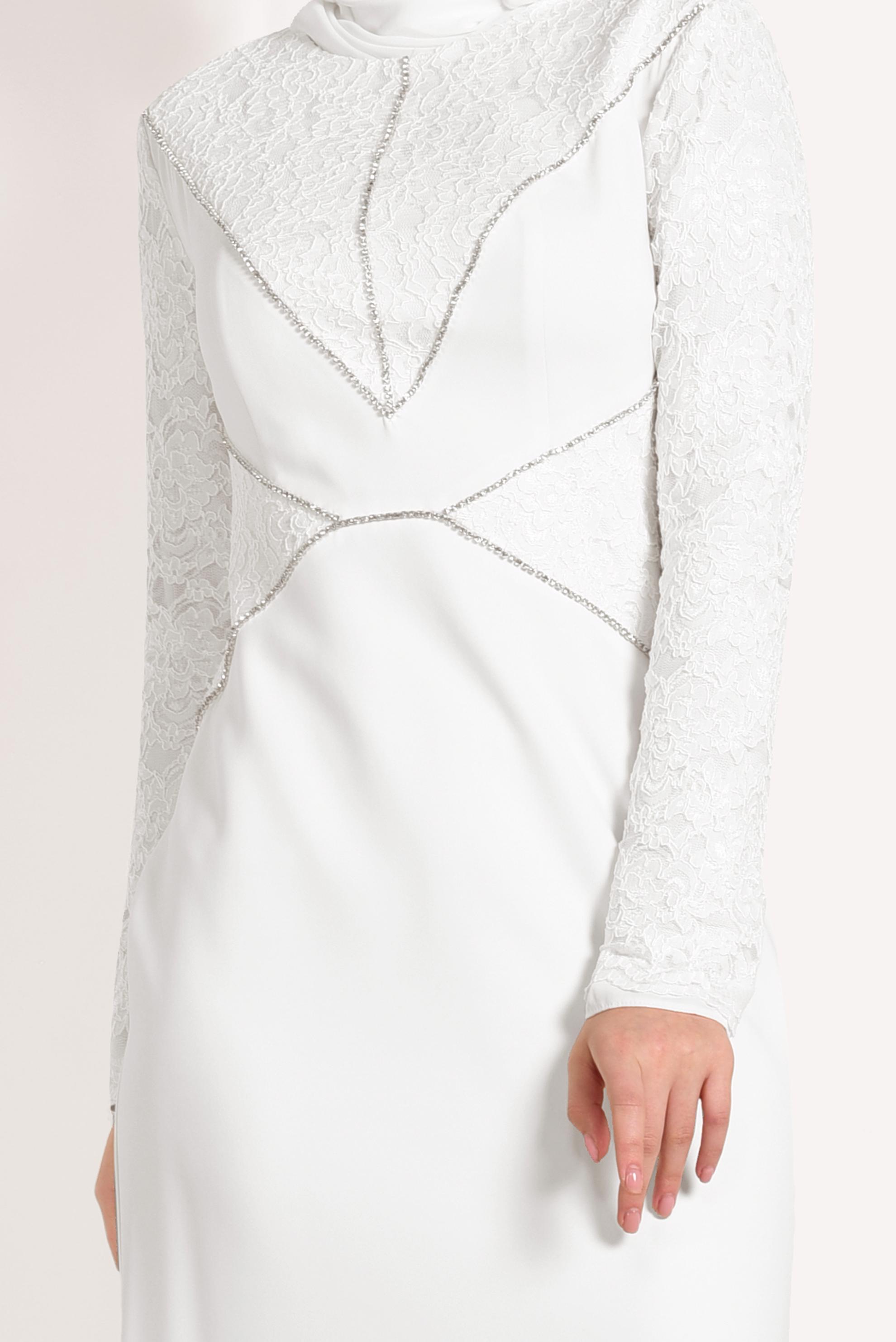 Tesettür giyim BEYAZ TAŞ DETAYLI GÜPÜRLÜ ABİYE ELBİSE 5423