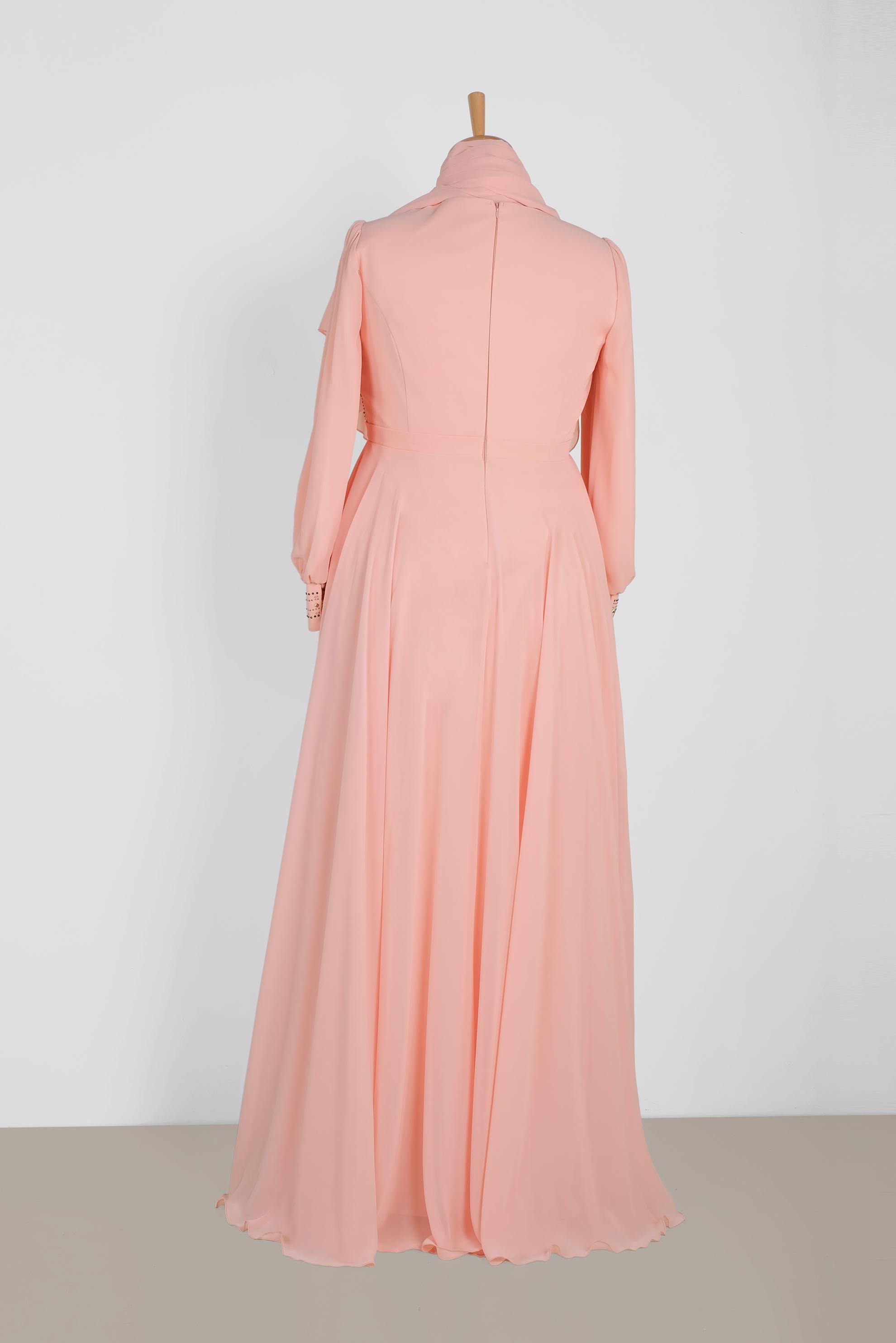 Tesettür giyim PUDRA TAŞ BASKILI MULTİ ŞİFON ABİYE ELBİSE 5427