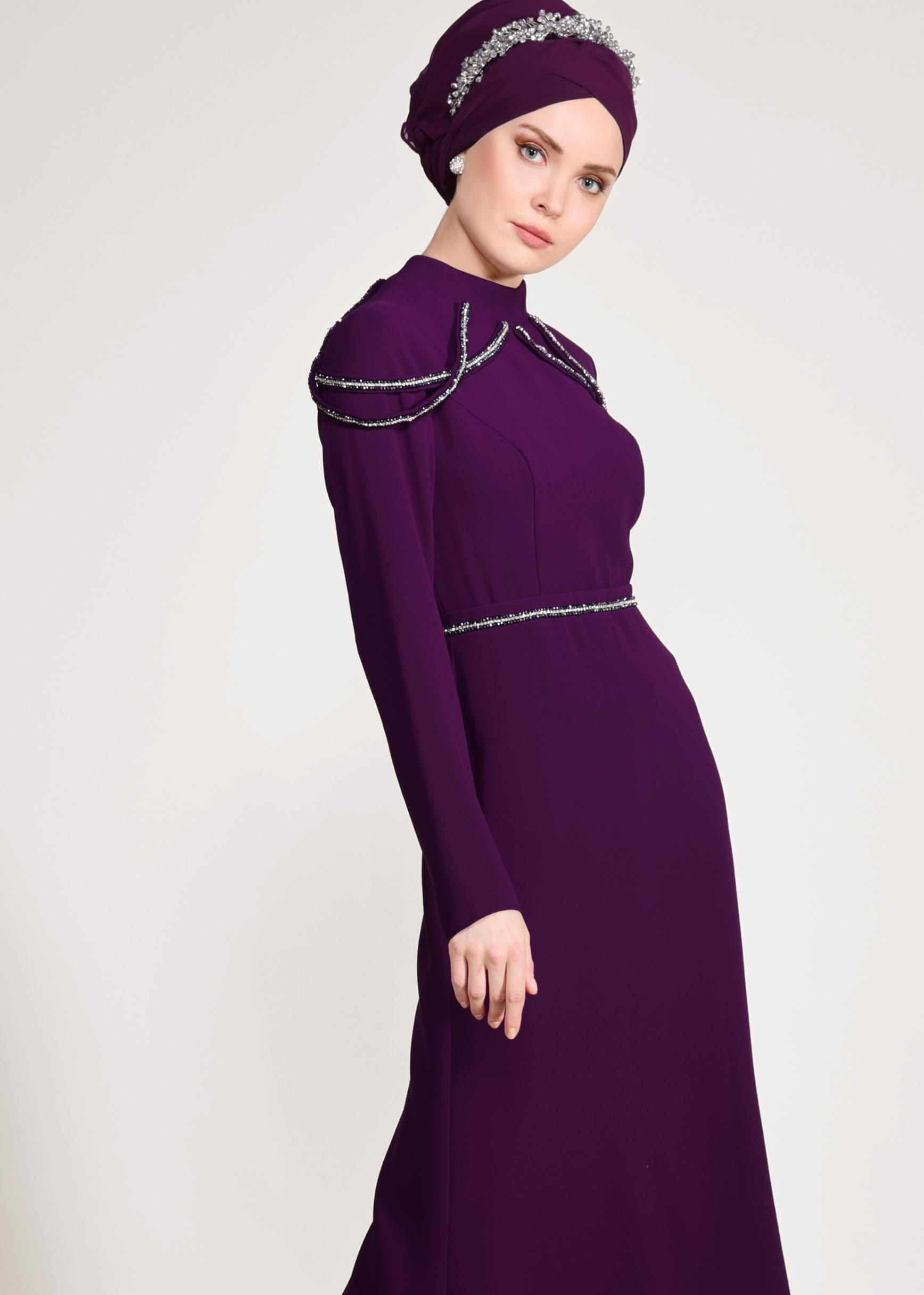 Tesettür giyim MOR TAŞ İŞLEMELİ ABİYE ELBİSE 5445