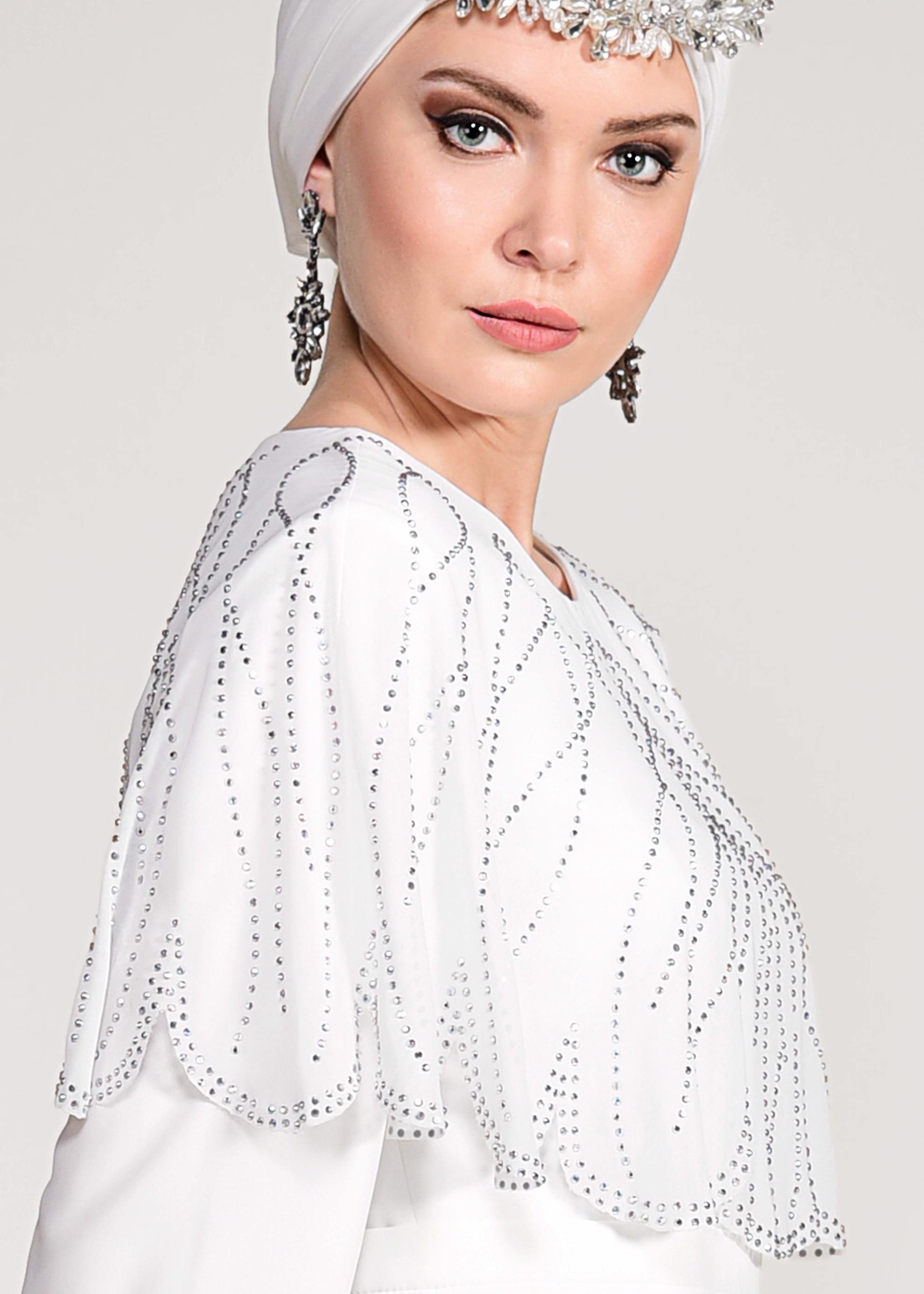 Tesettür giyim BEYAZ TAŞ BASKILI ŞİFON ABİYE ELBİSE 5468