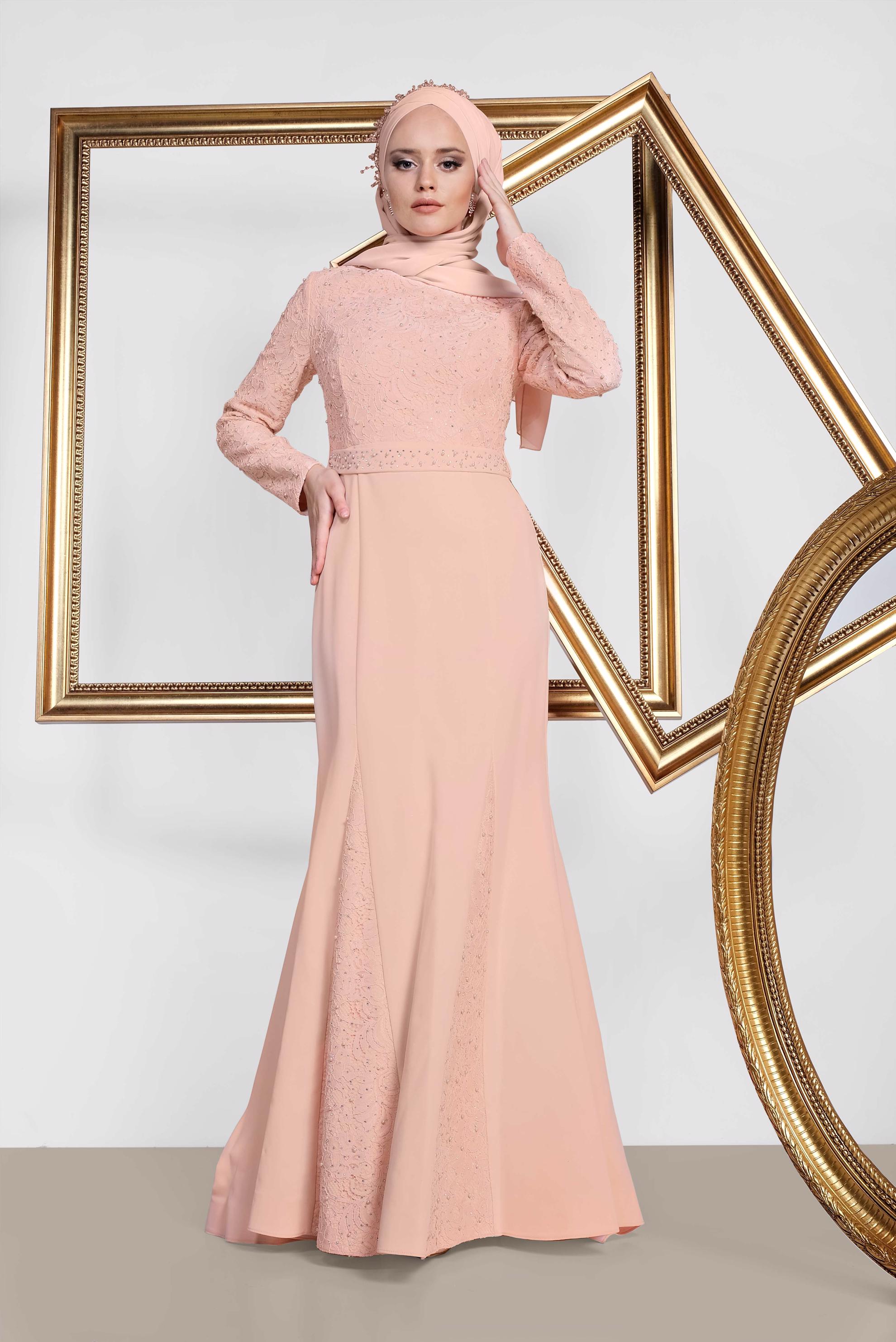 Tesettür giyim PUDRA İNCİ VE TAŞ İŞLEMELİ ABİYE ELBİSE 5474