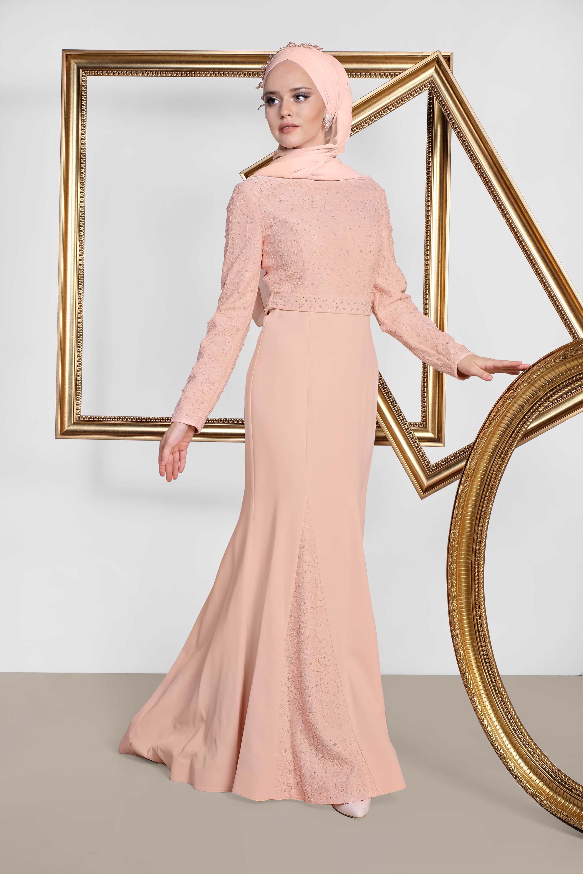 Tesettür giyim PUDRA İNCİ VE TAŞ İŞLEMELİ ABİYE ELBİSE 5474