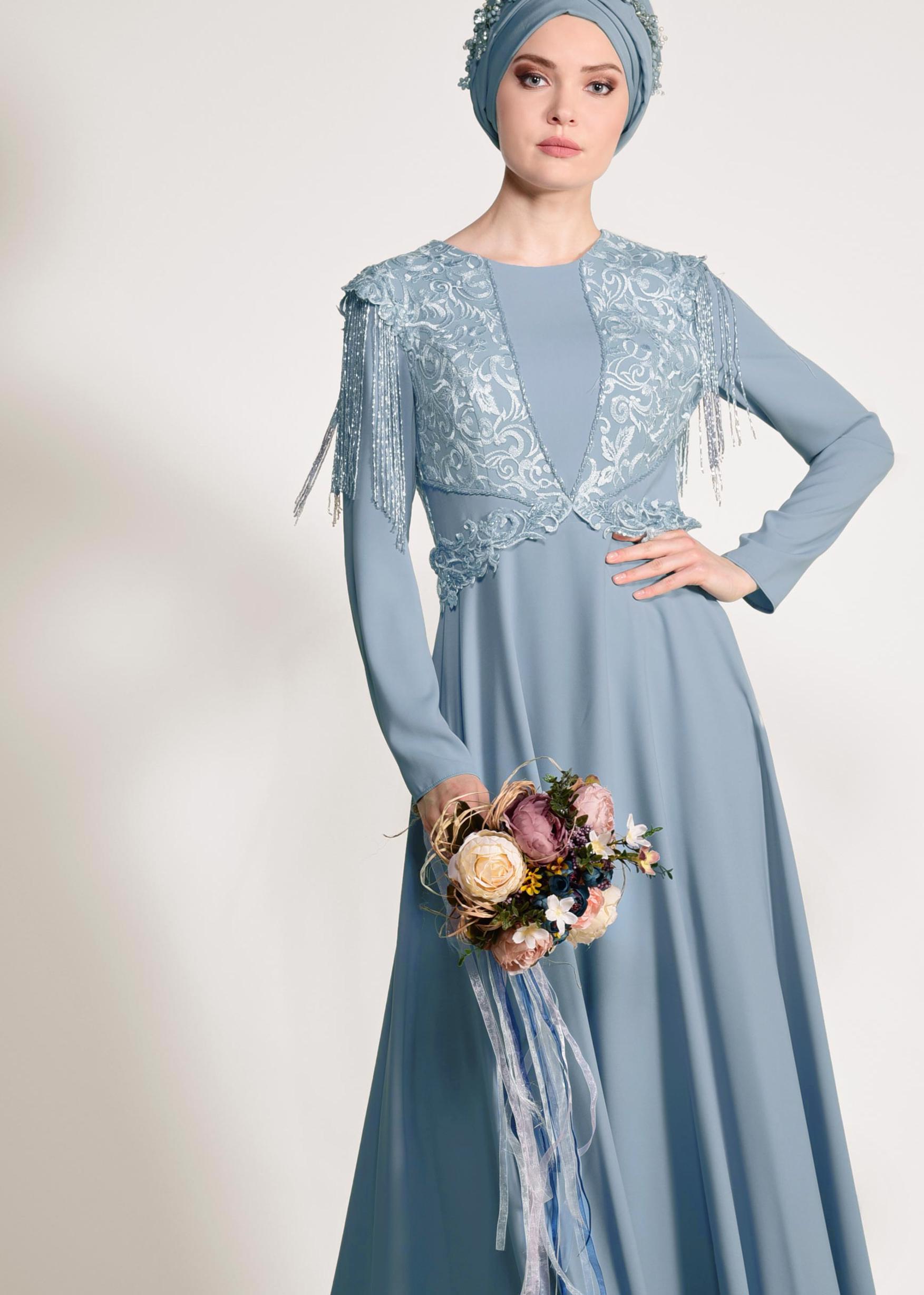 Tesettür giyim MAVİ KOLLARI PÜSKÜLLÜ ABİYE ELBİSE 5500 