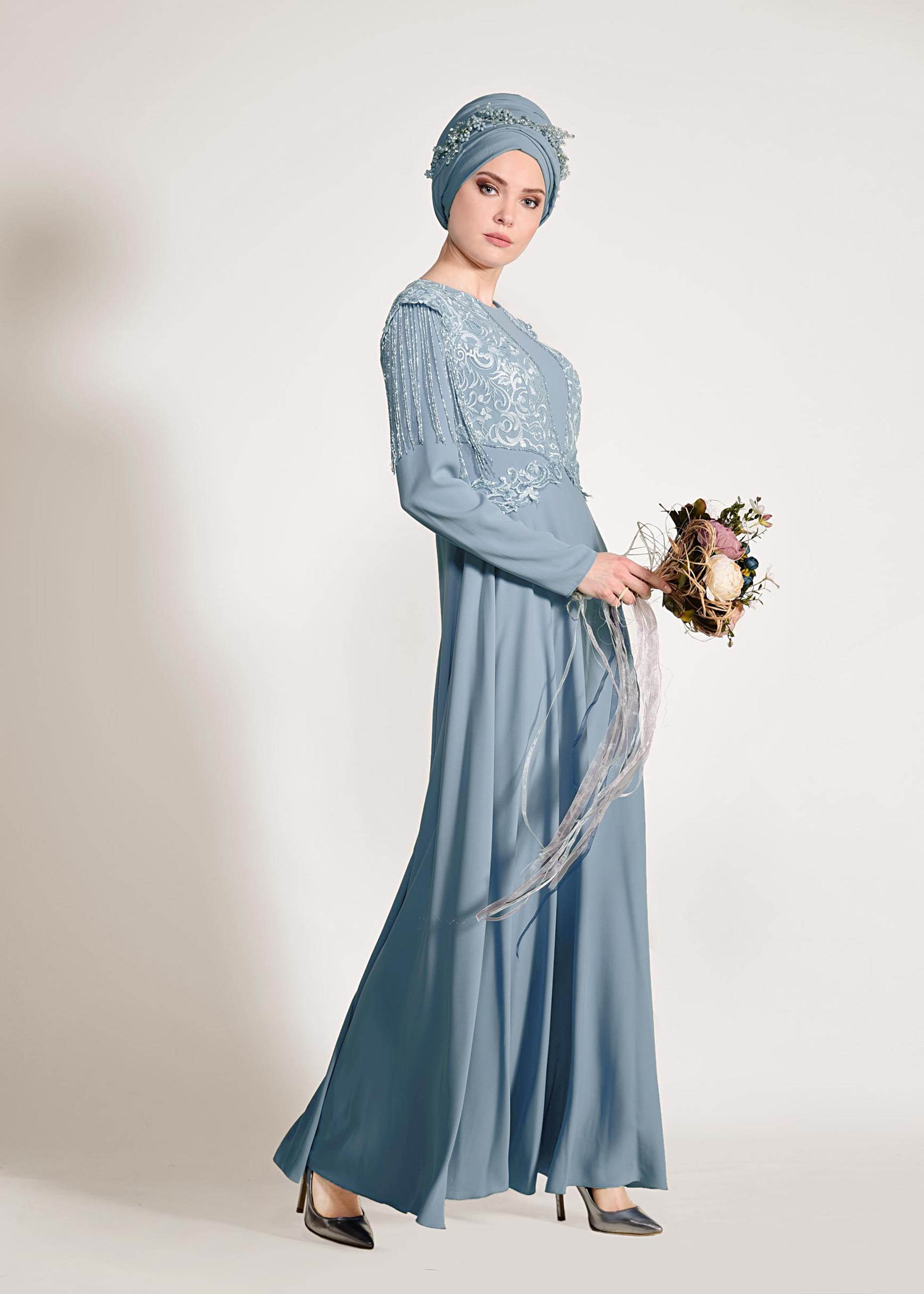 Tesettür giyim MAVİ KOLLARI PÜSKÜLLÜ ABİYE ELBİSE 5500 