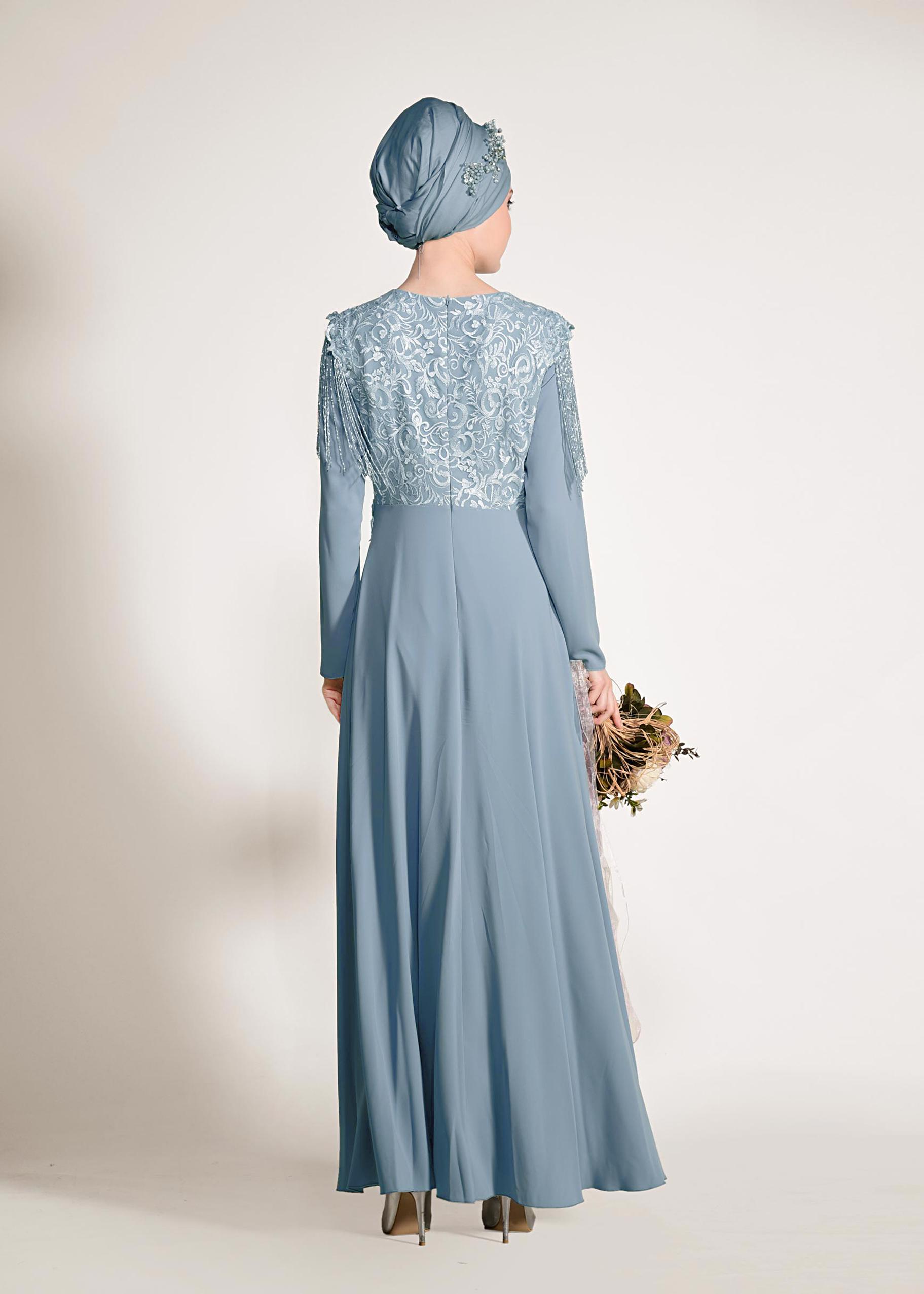 Tesettür giyim MAVİ KOLLARI PÜSKÜLLÜ ABİYE ELBİSE 5500 