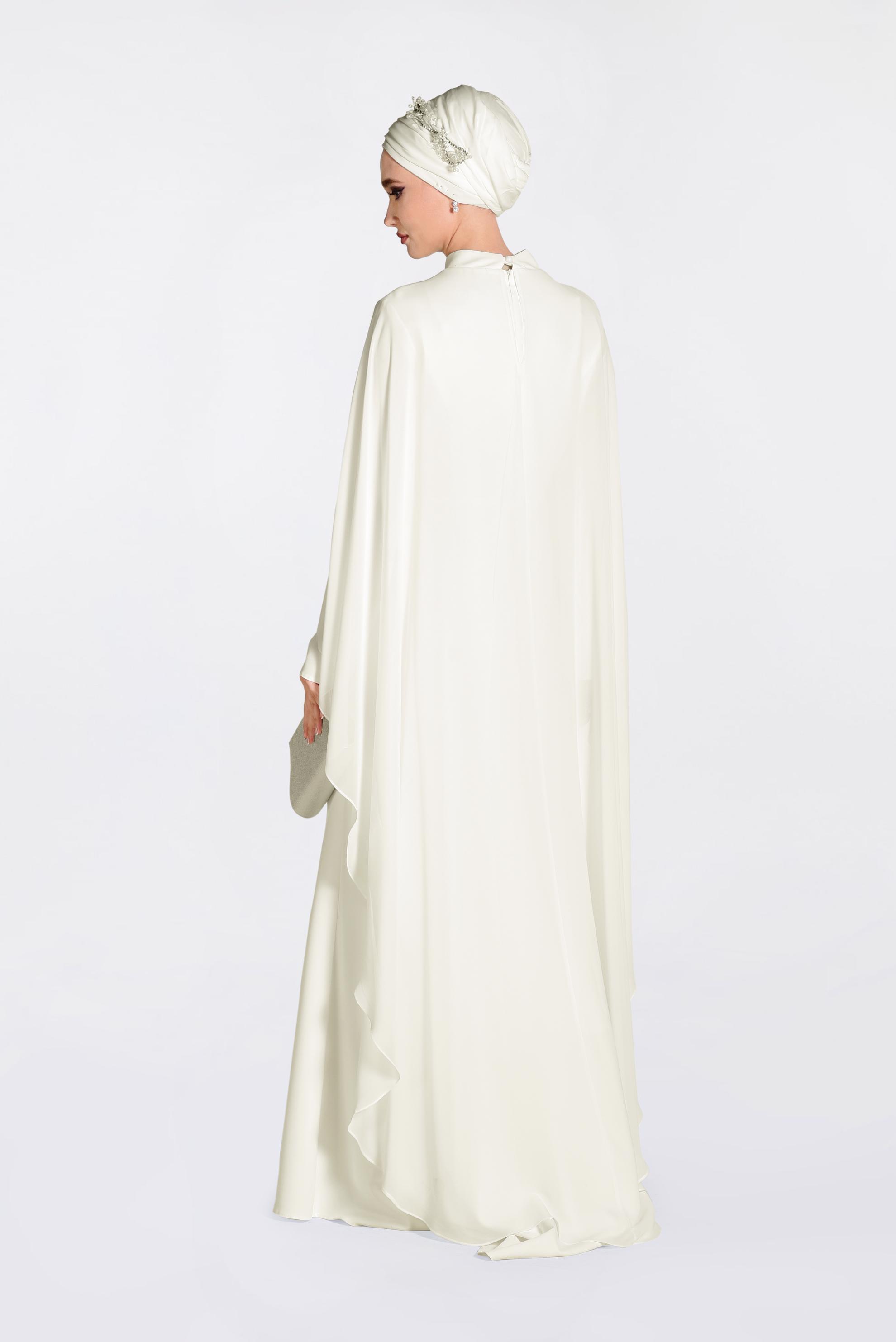 Tesettür giyim BEYAZ İŞLEMELİ PELERİNLİ ABİYE ELBİSE 5514