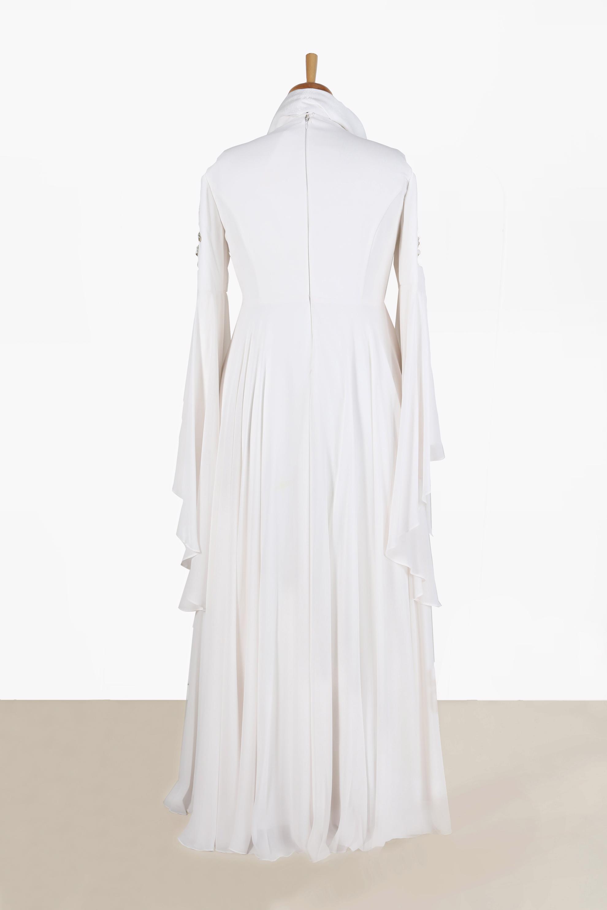 Tesettür giyim BEYAZ SIRMA İŞLEMELİ VOLANLI MULTİ ŞİFON ABİYE 5517	