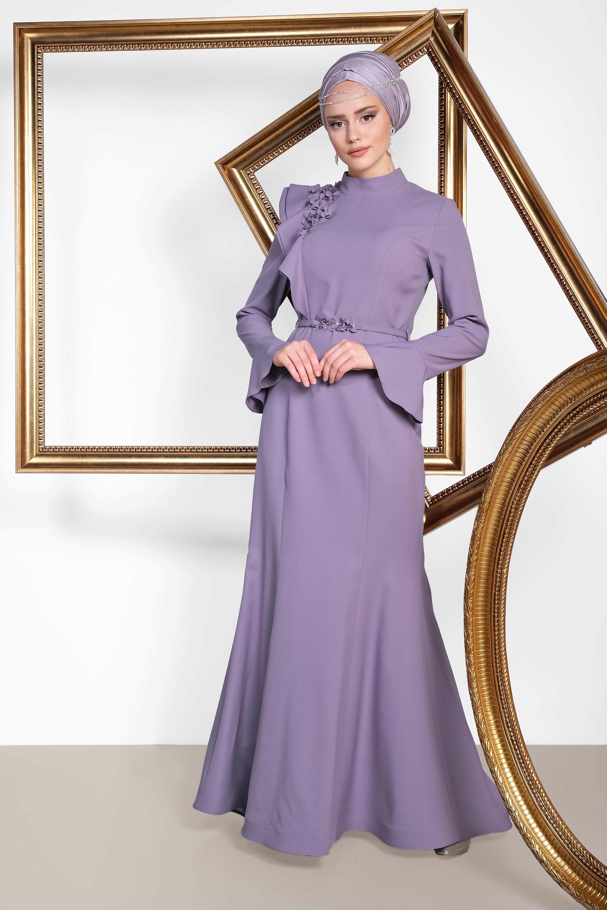 Tesettür giyim MOR TEK OMUZU VOLANLI ÇİÇEK DETAYLI ABİYE ELBİSE 5551