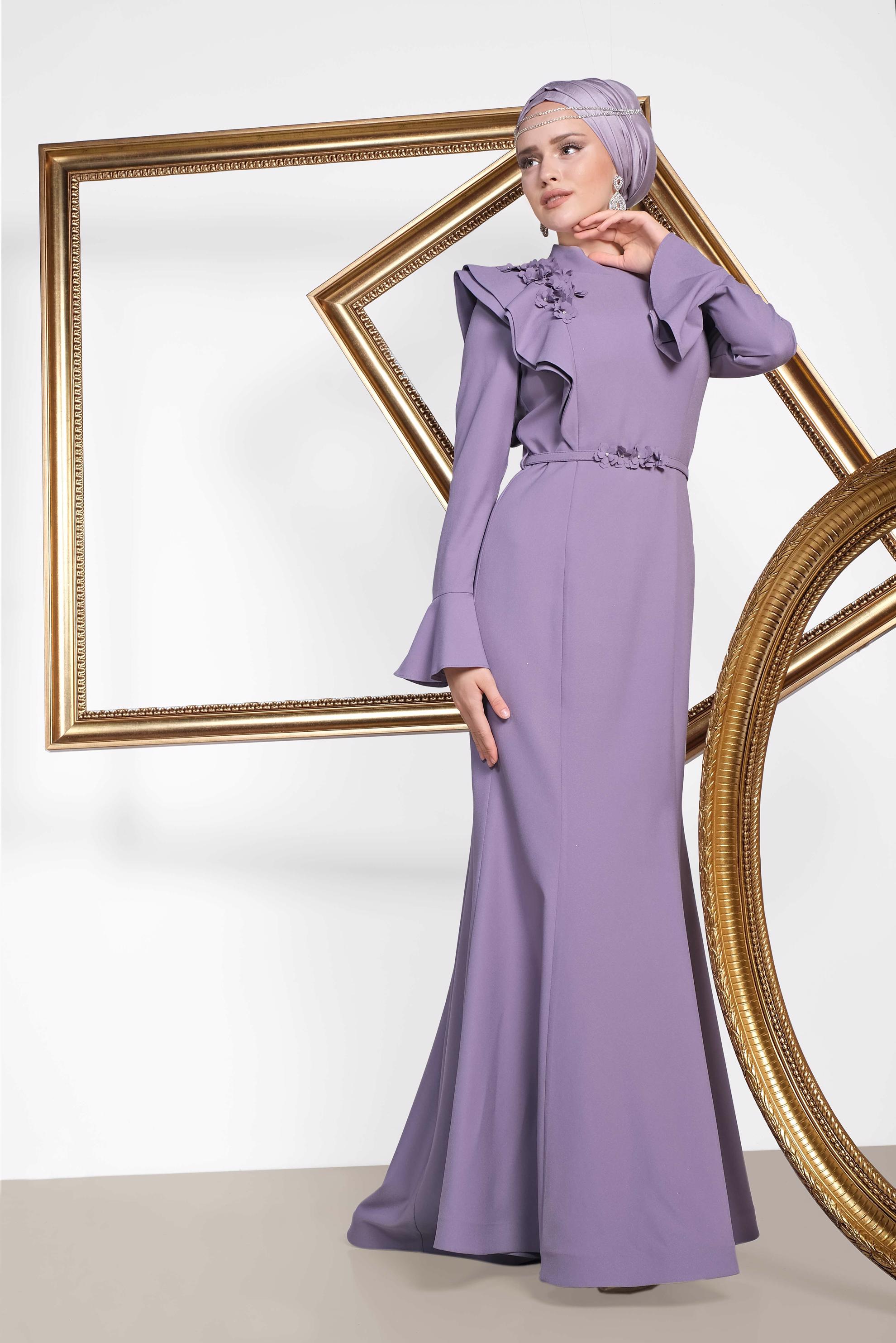 Tesettür giyim MOR TEK OMUZU VOLANLI ÇİÇEK DETAYLI ABİYE ELBİSE 5551