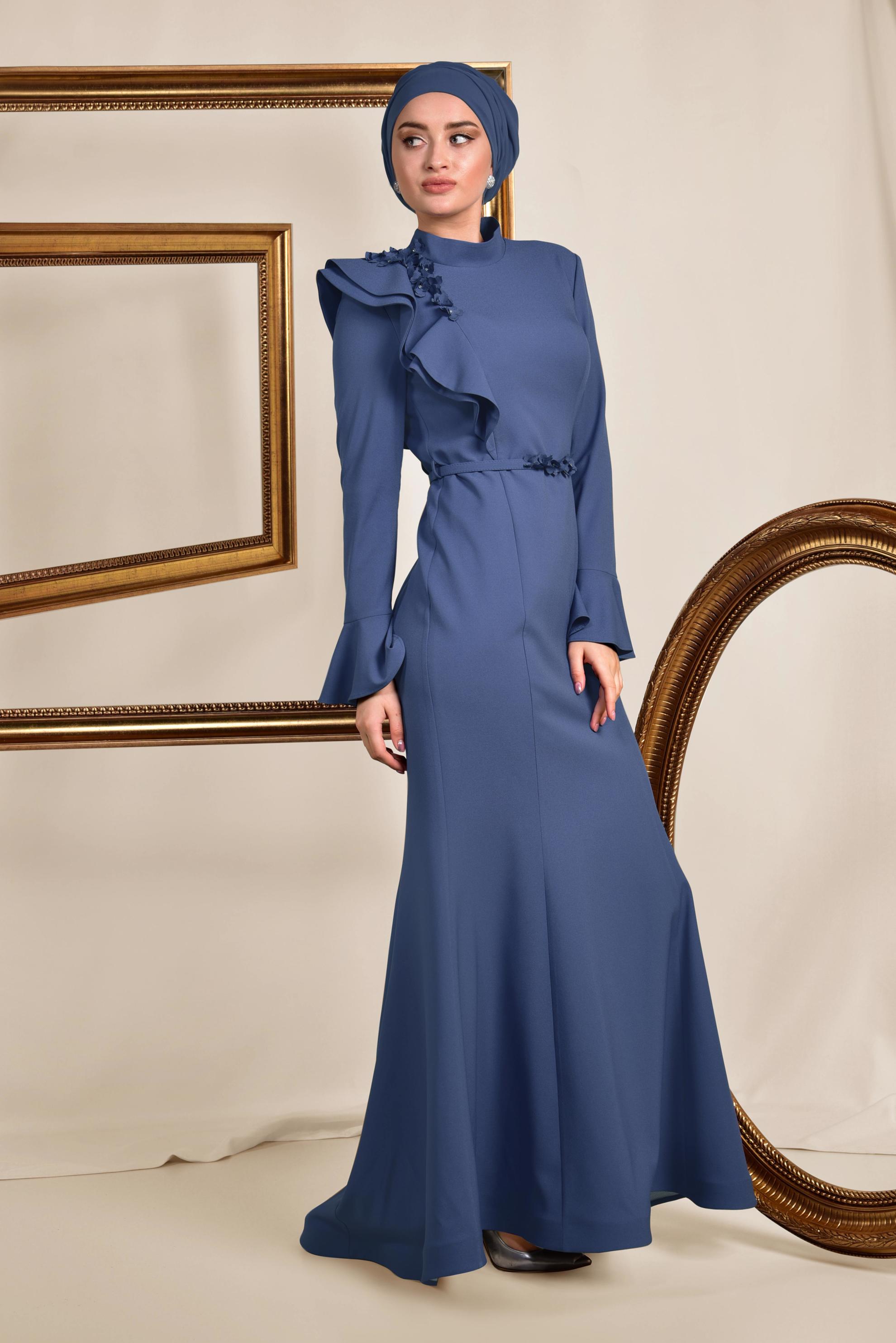 Tesettür giyim MAVİ TEK OMUZU VOLANLI ÇİÇEK DETAYLI ABİYE ELBİSE 5551