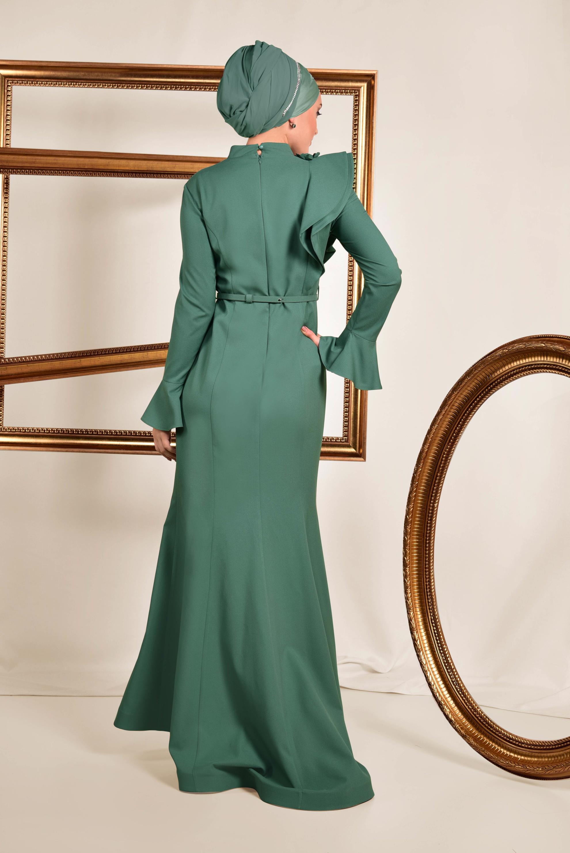 Tesettür giyim YEŞİL TEK OMUZU VOLANLI ÇİÇEK DETAYLI ABİYE ELBİSE 5551